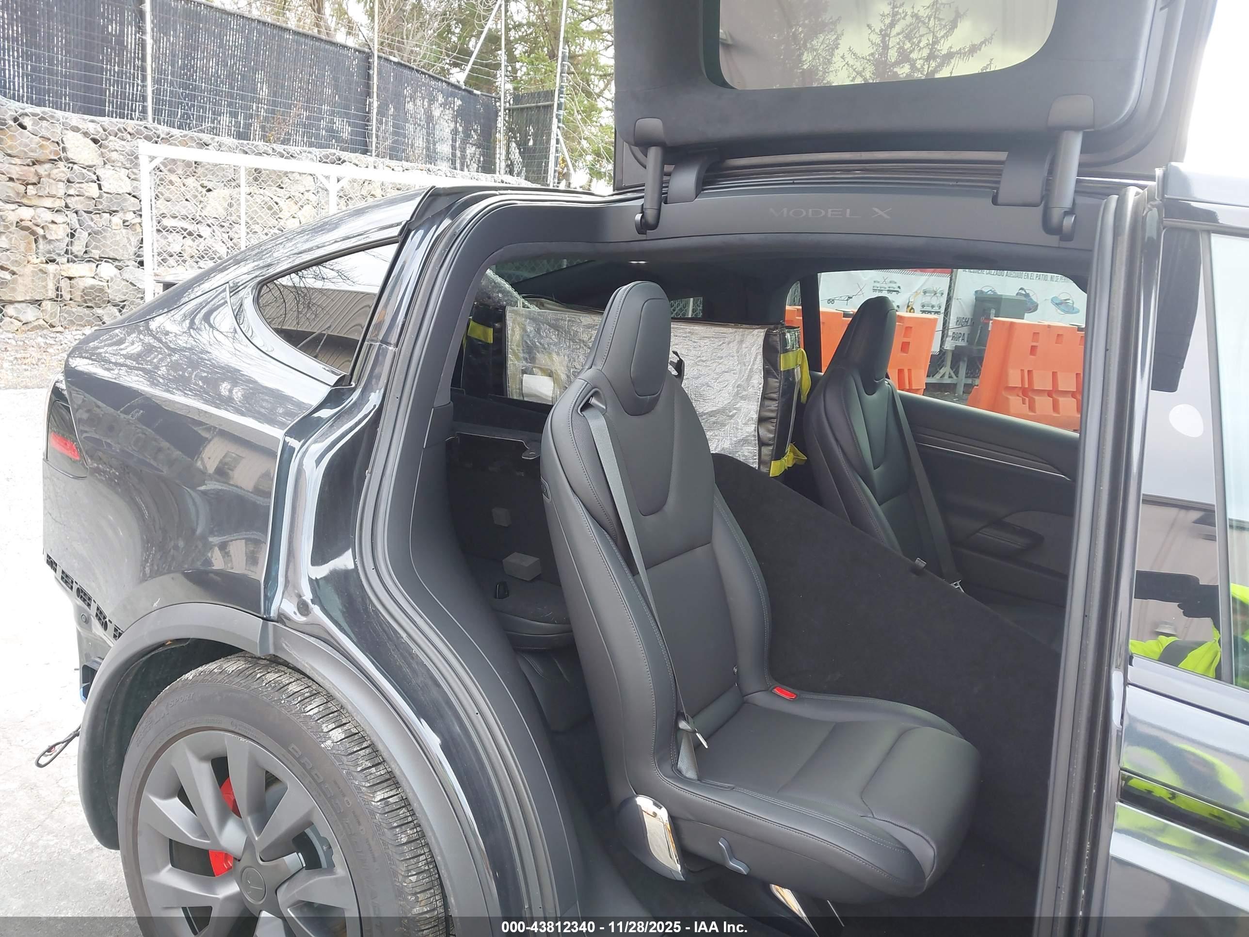 TESLA MODEL image 8