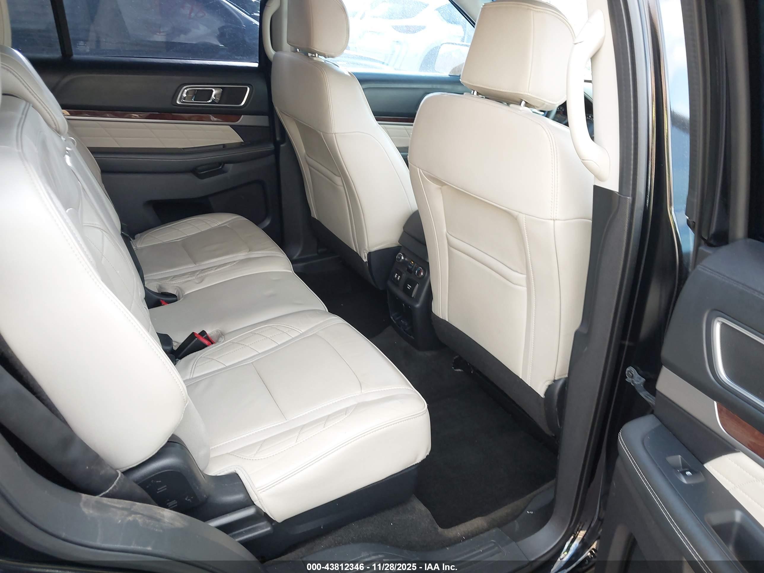 FORD EXPLORER image 8