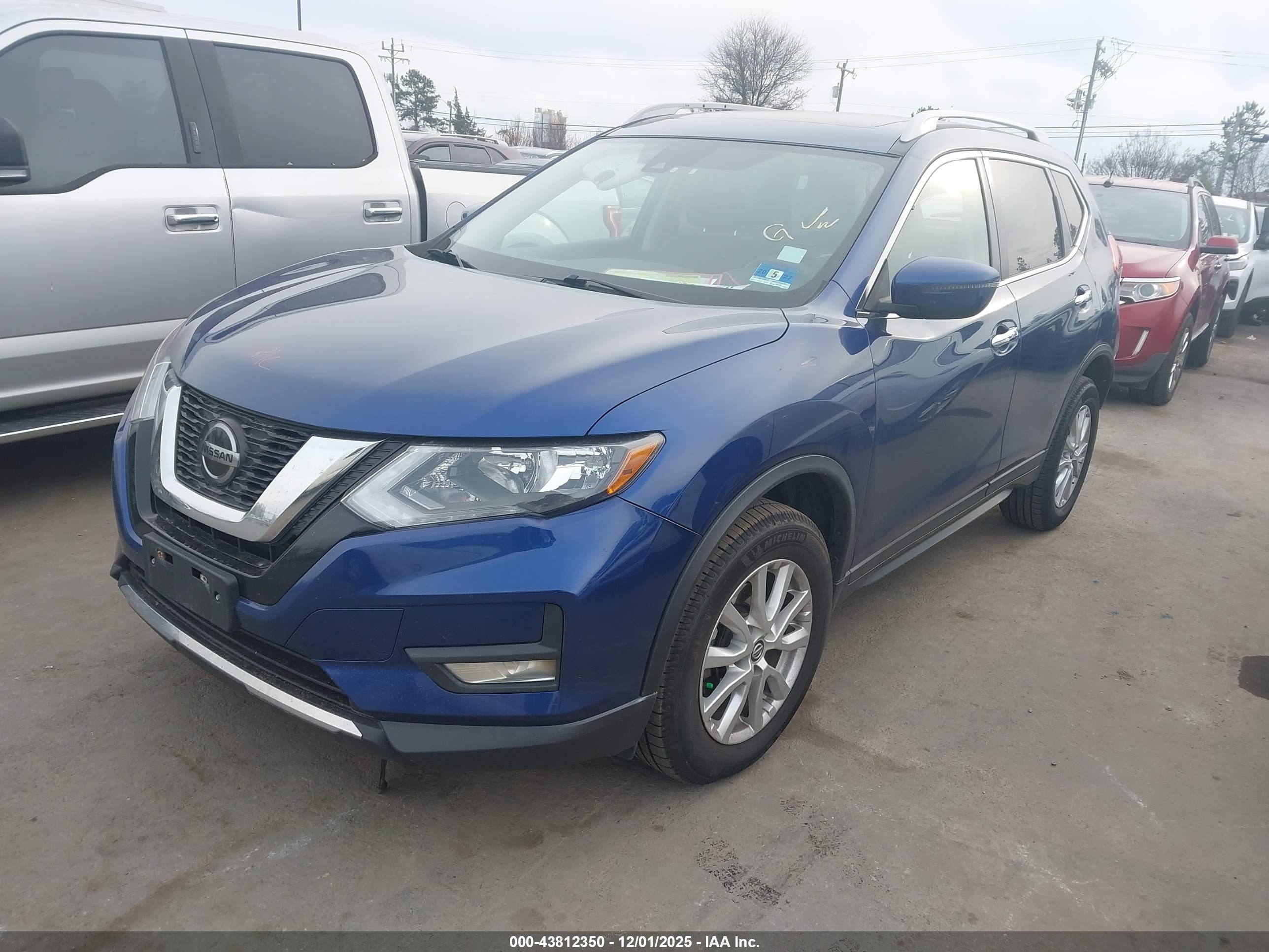 NISSAN ROGUE image 2