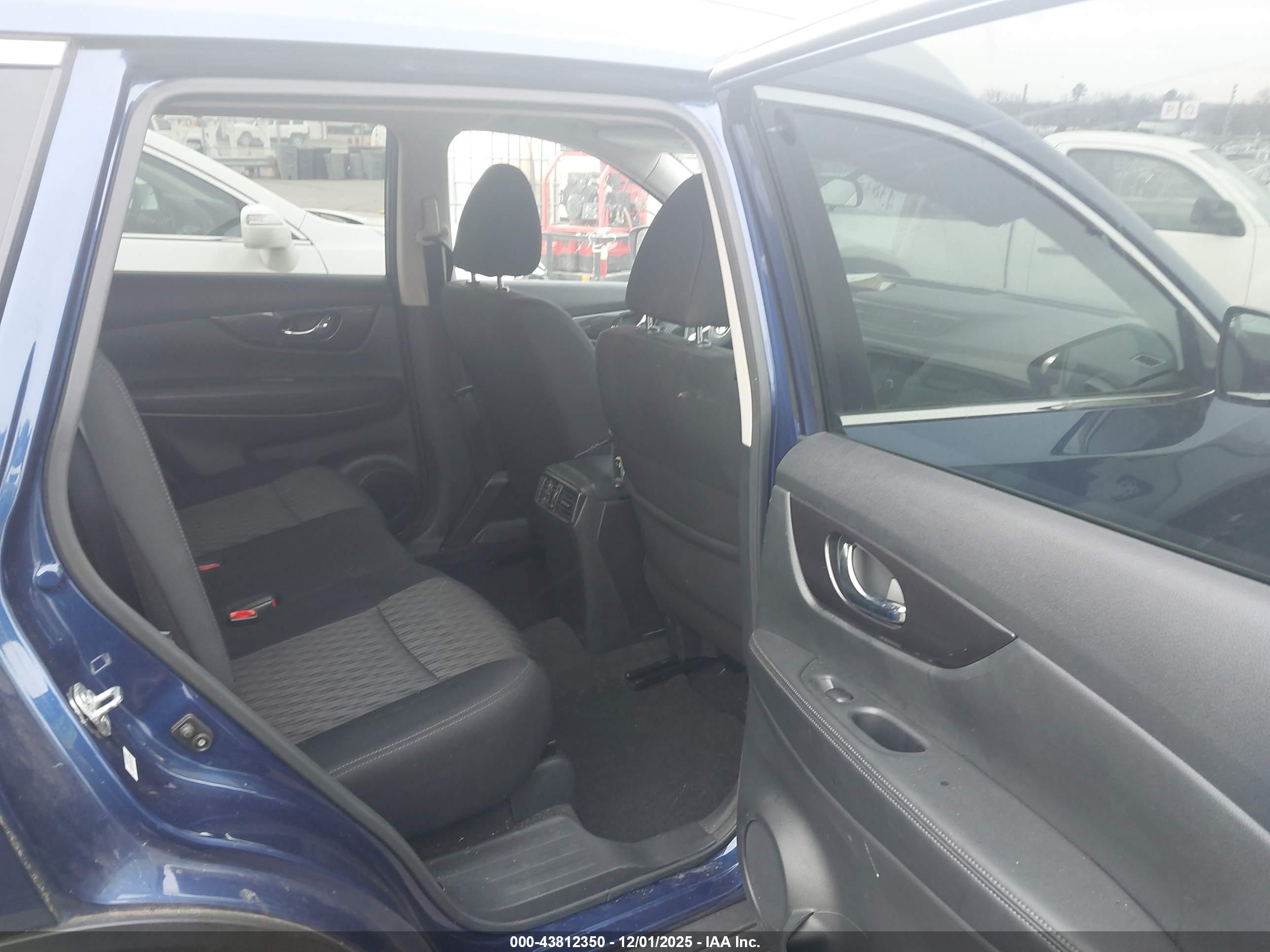 NISSAN ROGUE image 8