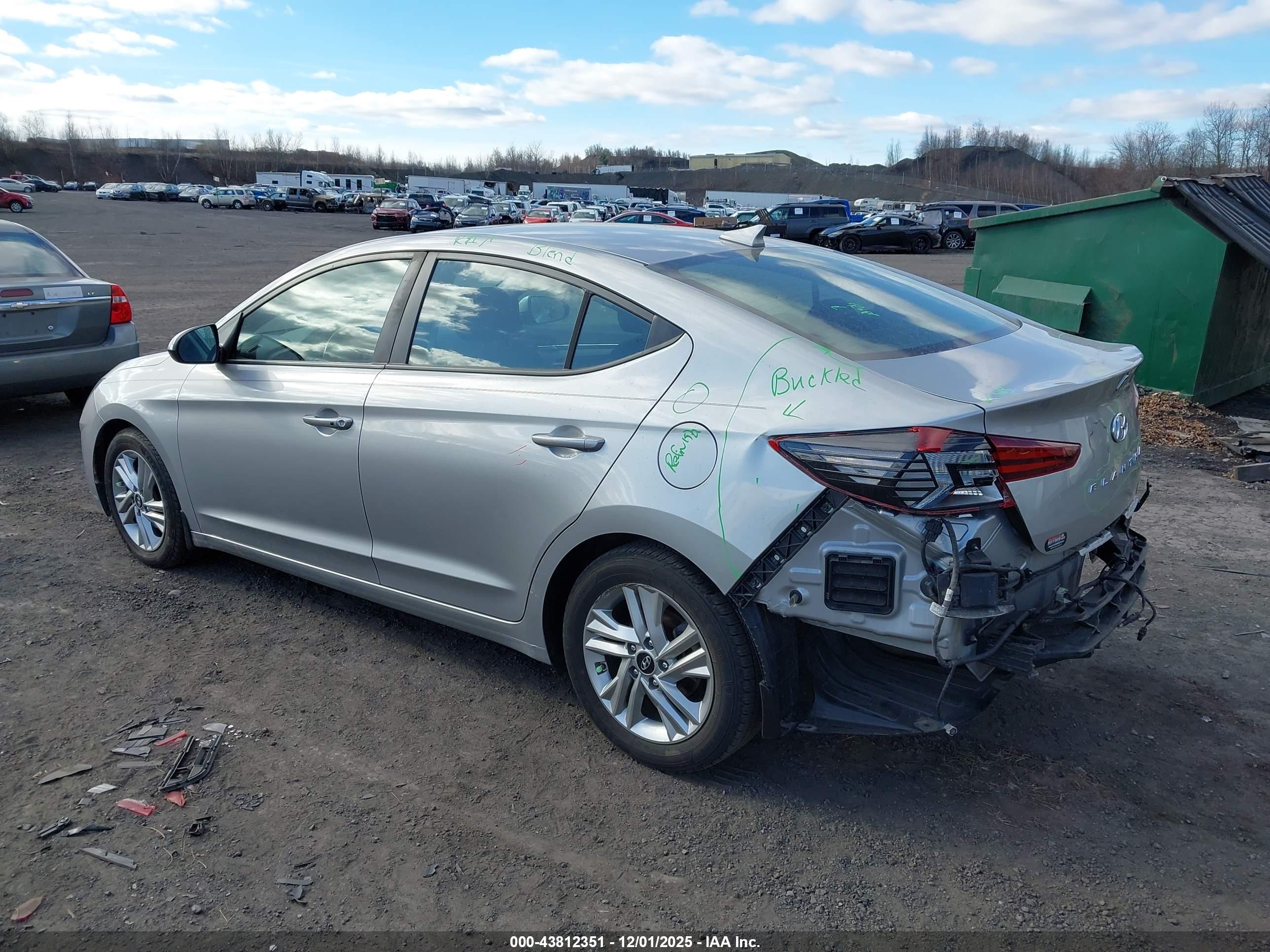 HYUNDAI ELANTRA image 3