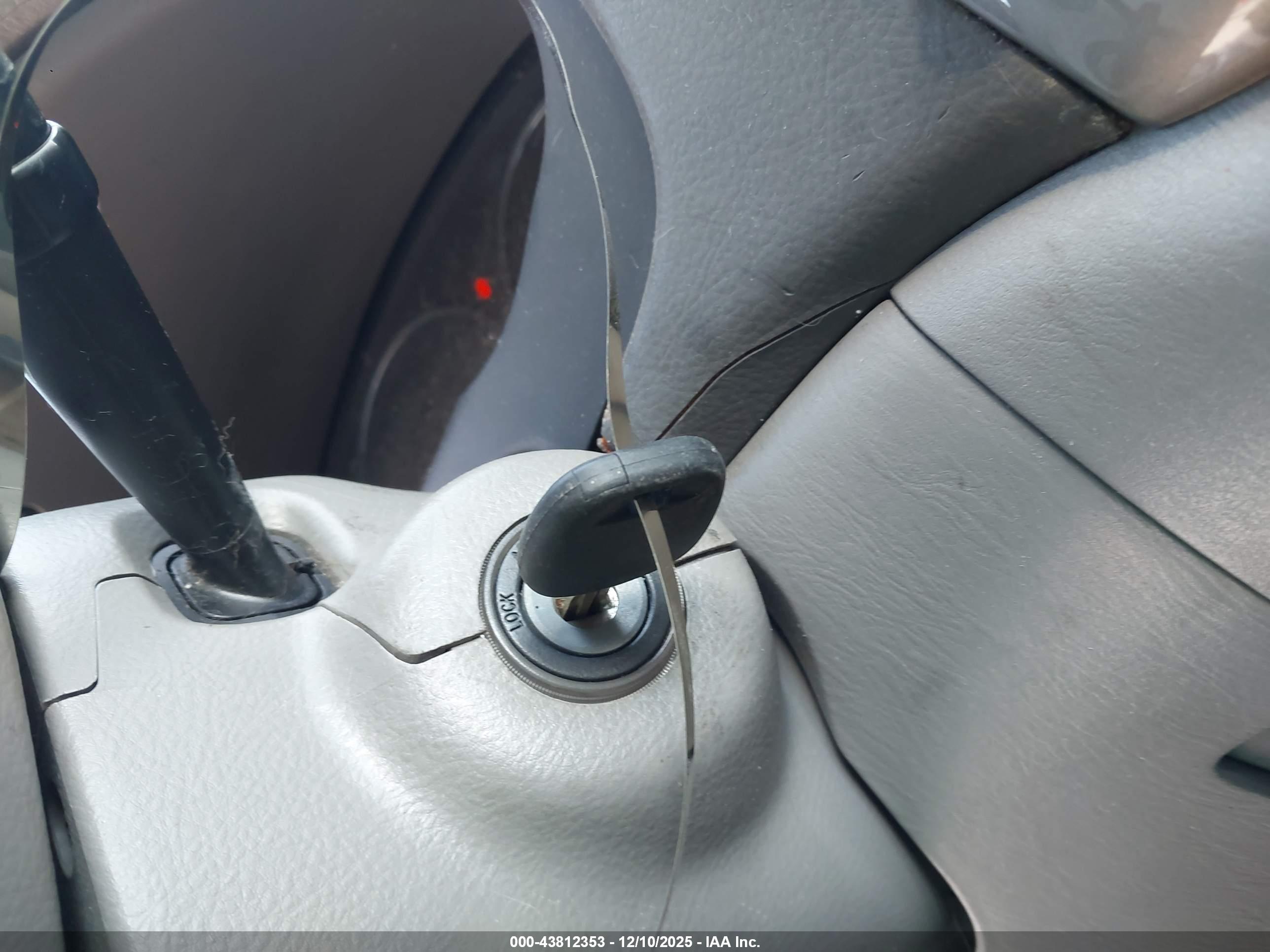 TOYOTA SIENNA image 11