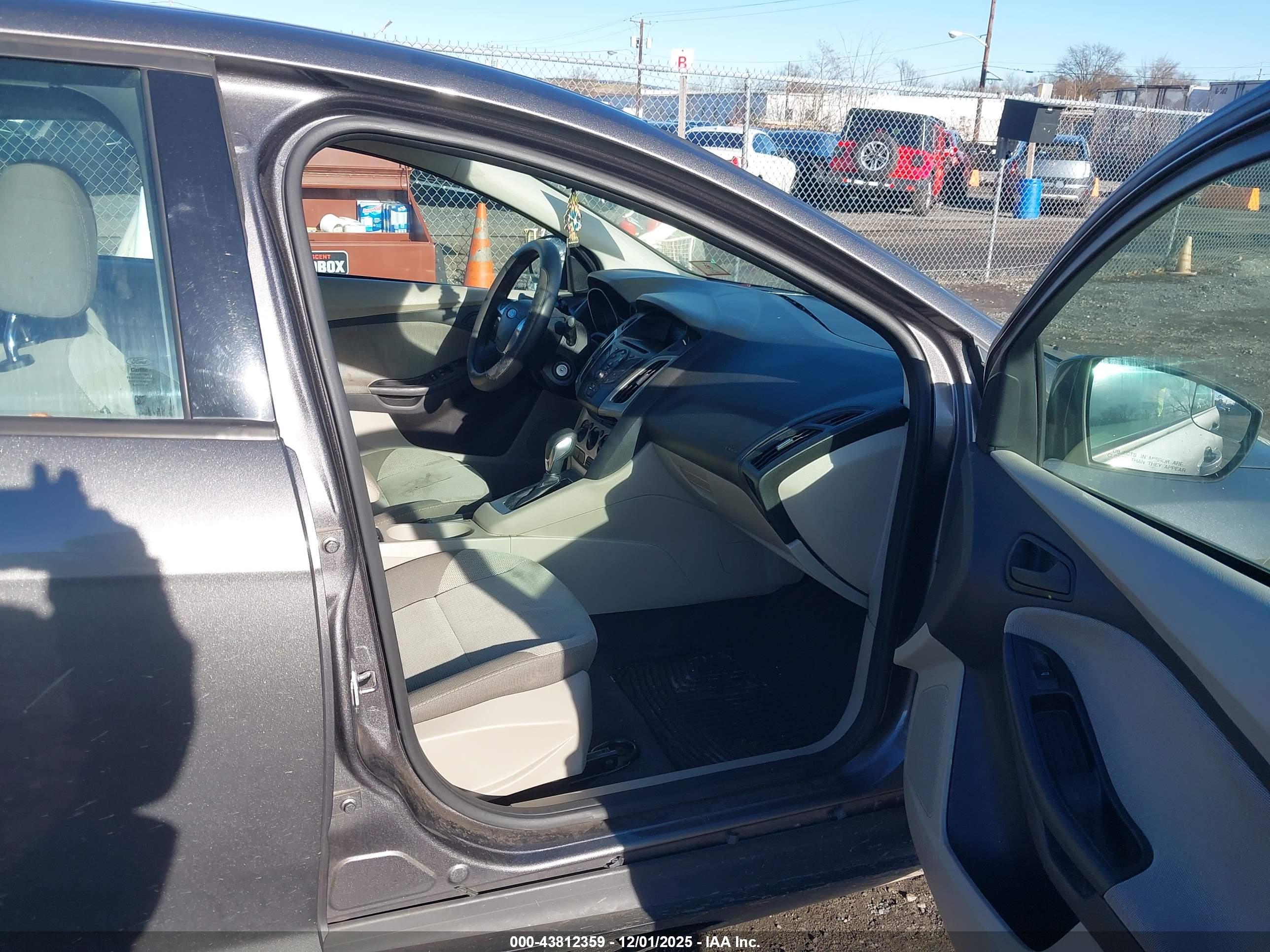 FORD FOCUS image 5