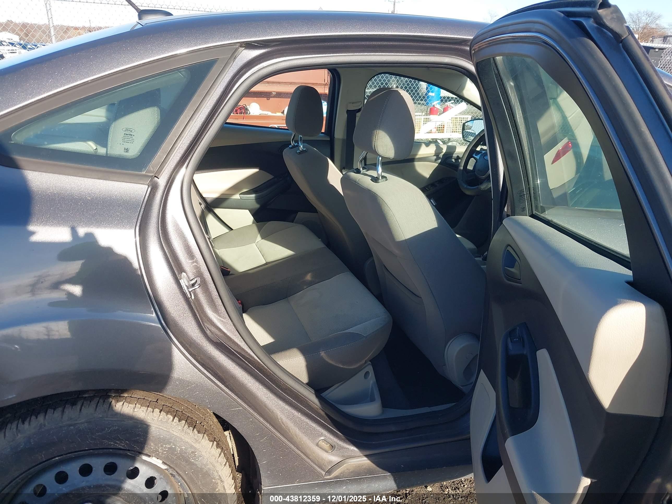 FORD FOCUS image 8
