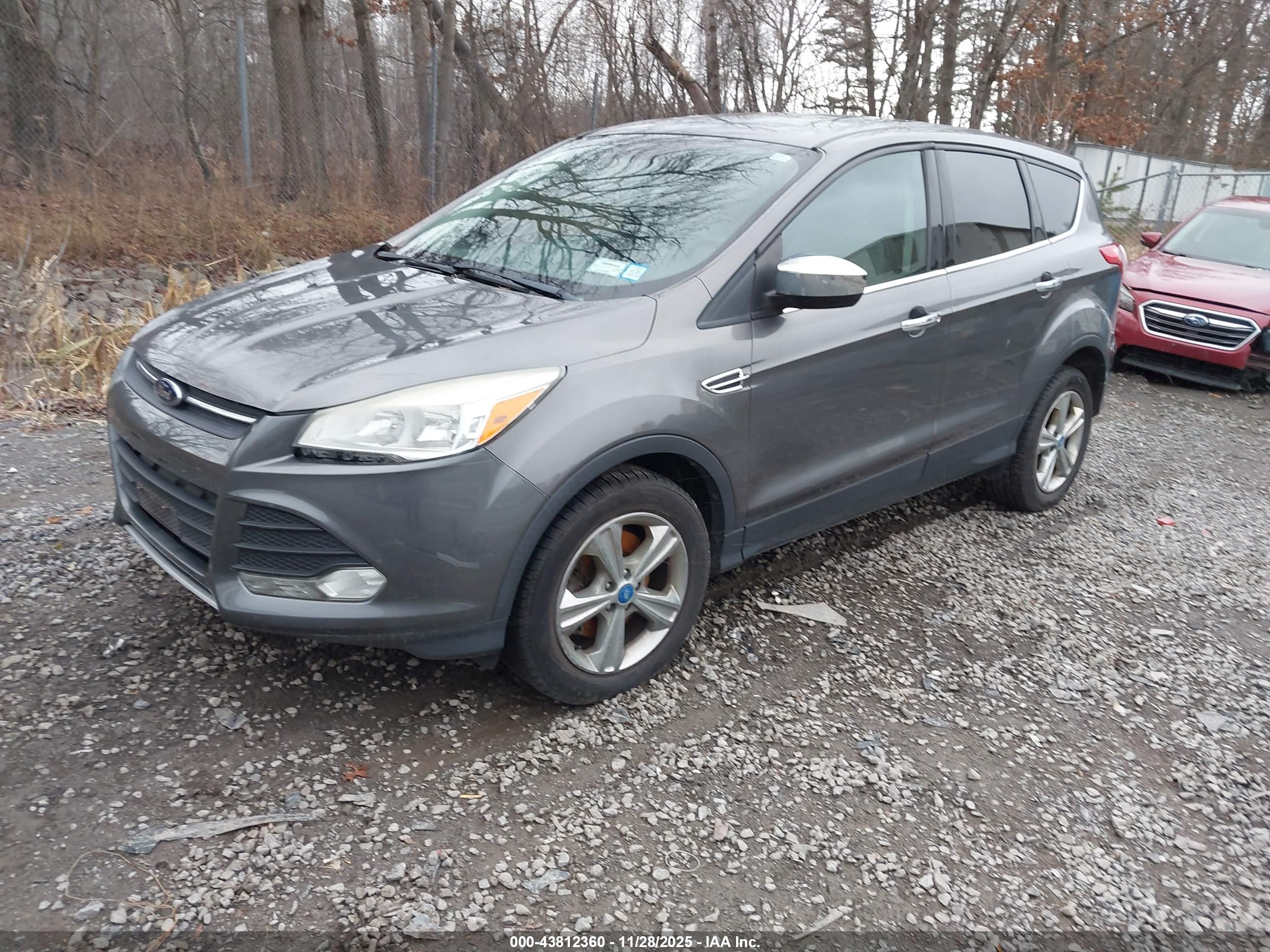 FORD ESCAPE image 2