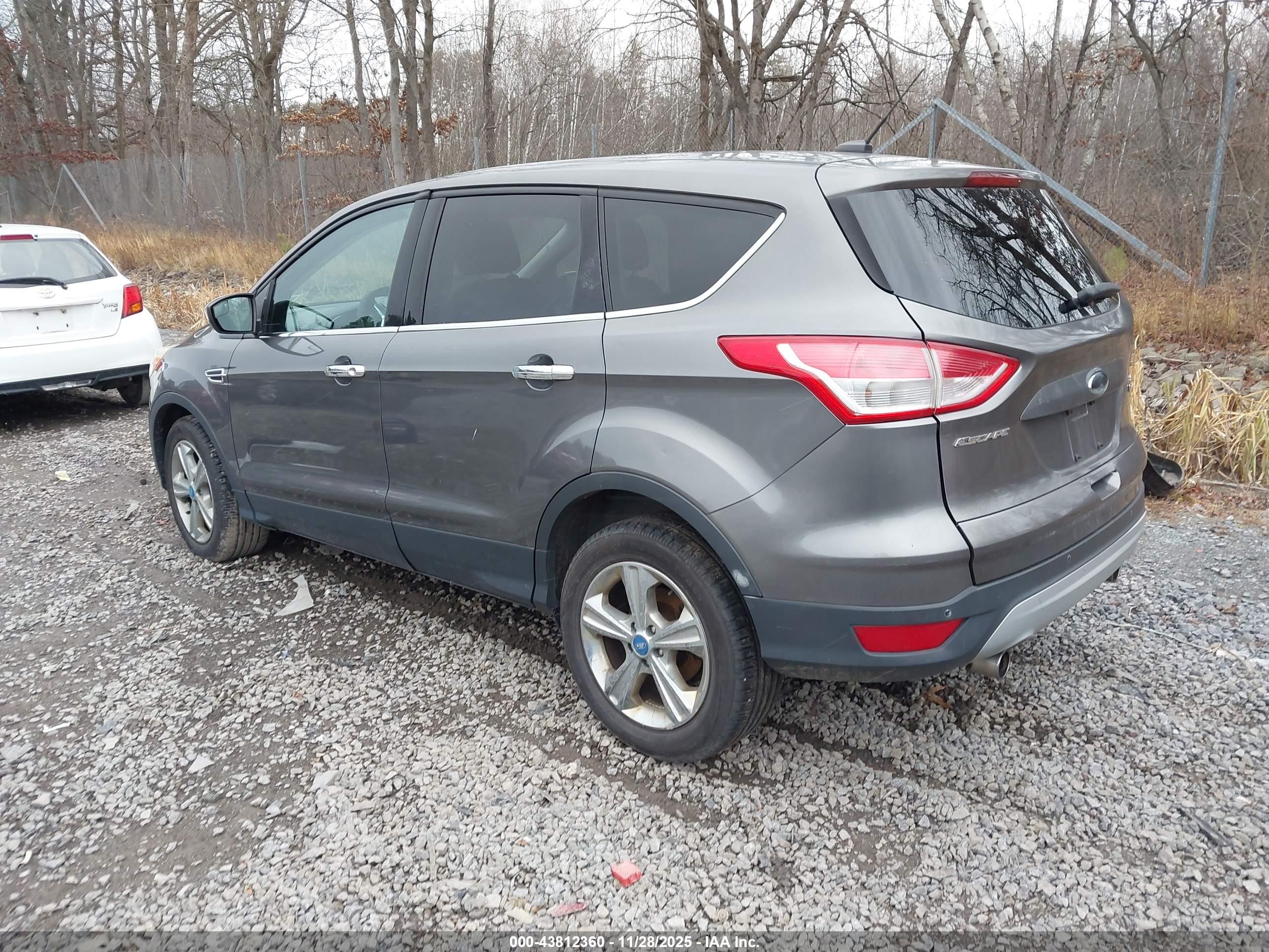 FORD ESCAPE image 3
