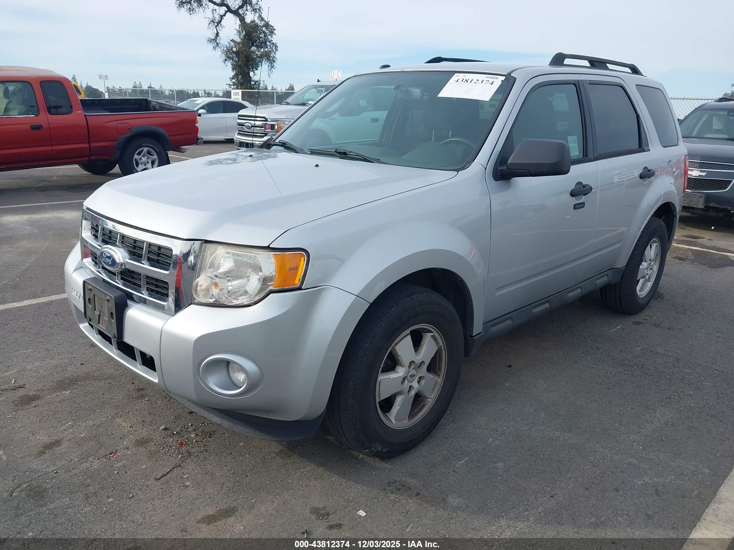 FORD ESCAPE image 2