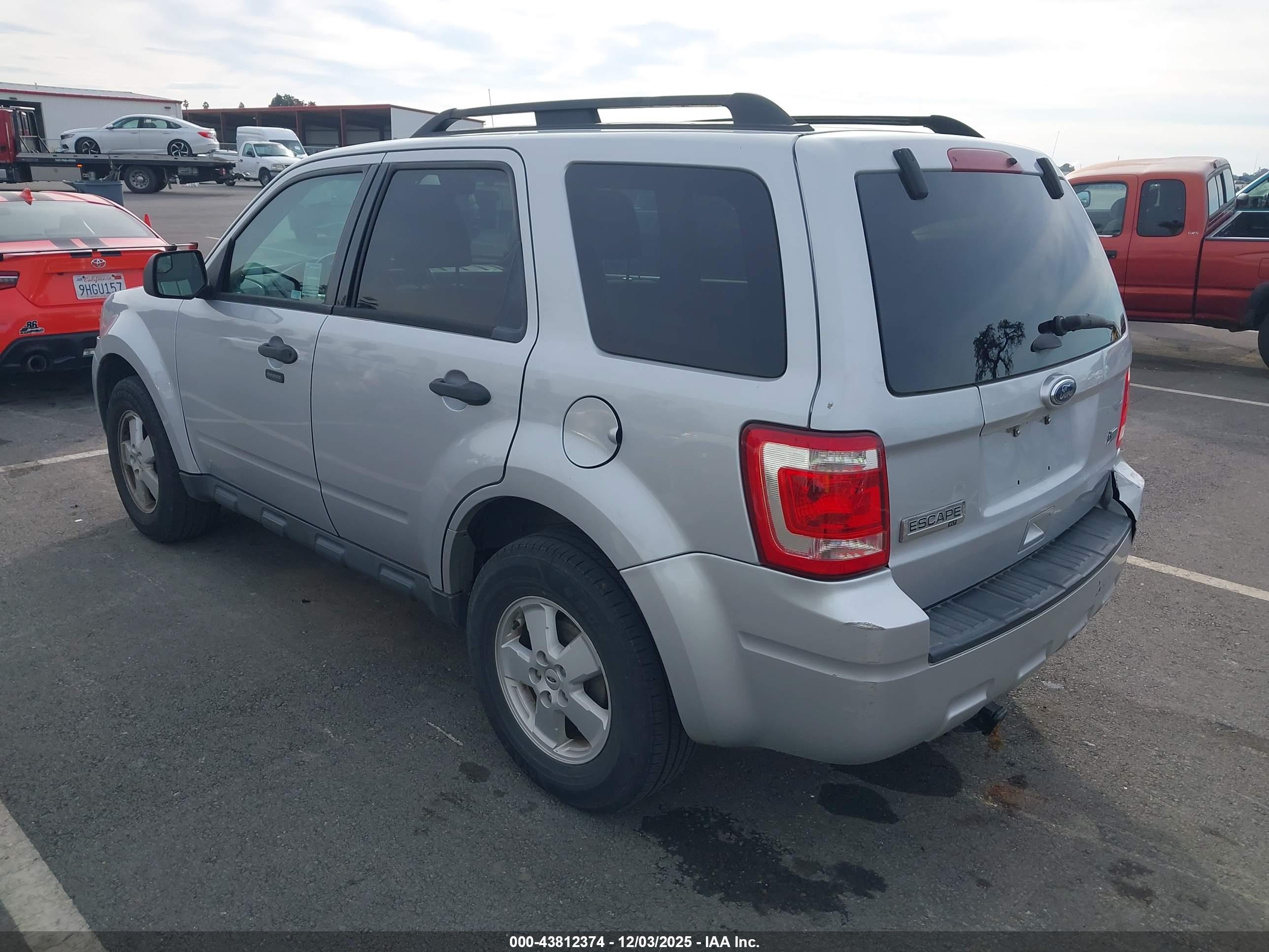 FORD ESCAPE image 3