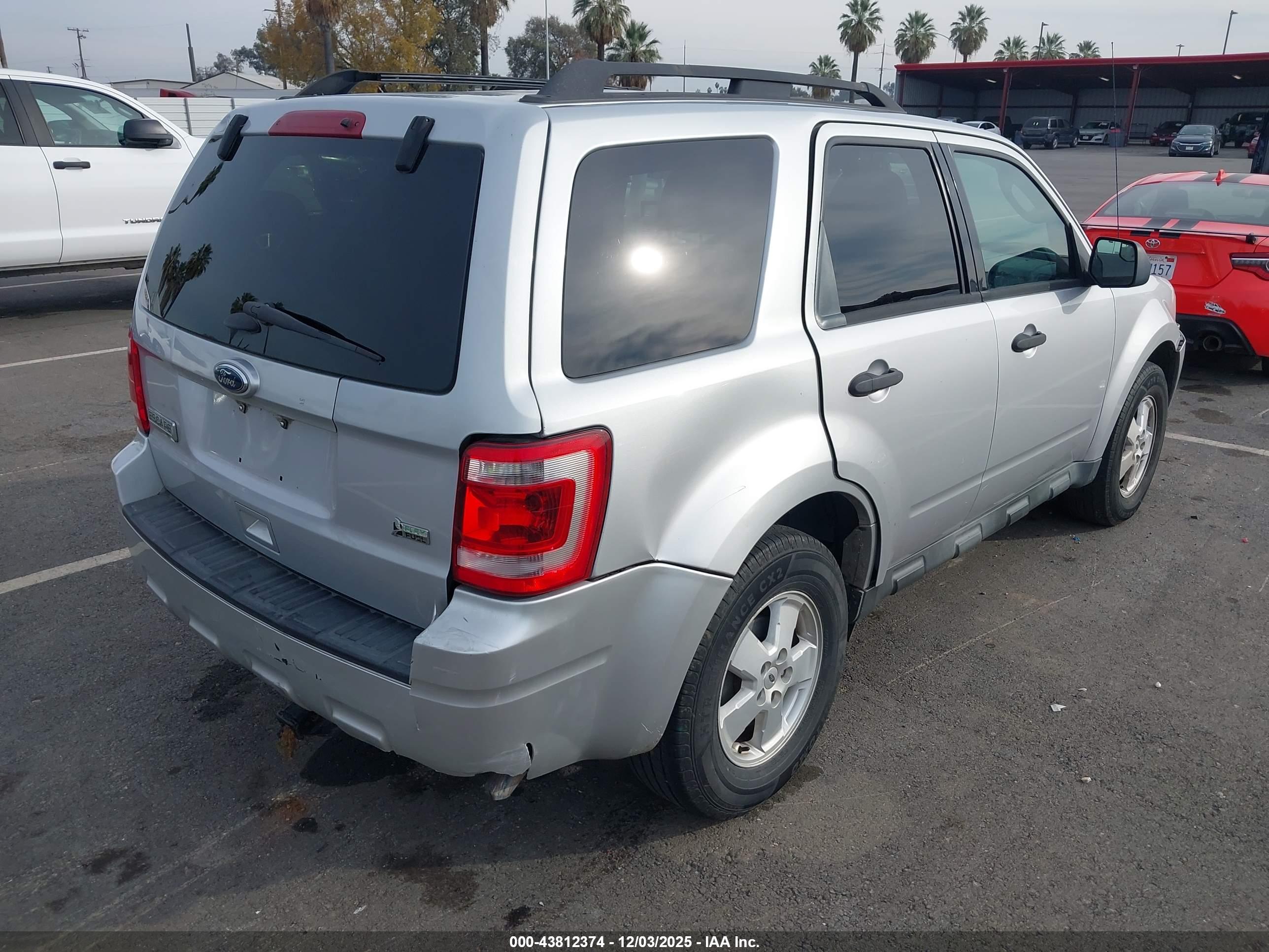 FORD ESCAPE image 4