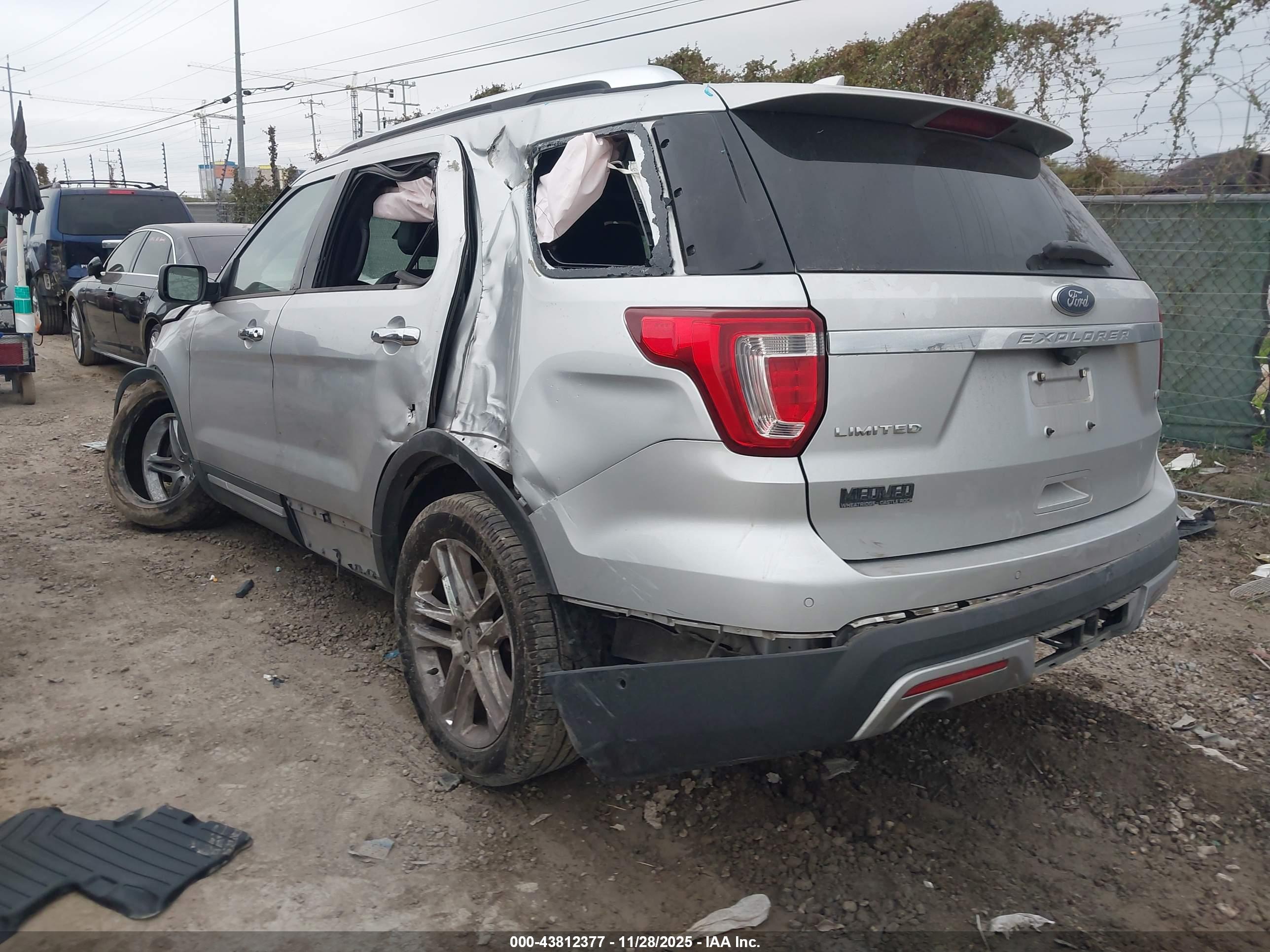 FORD EXPLORER image 3