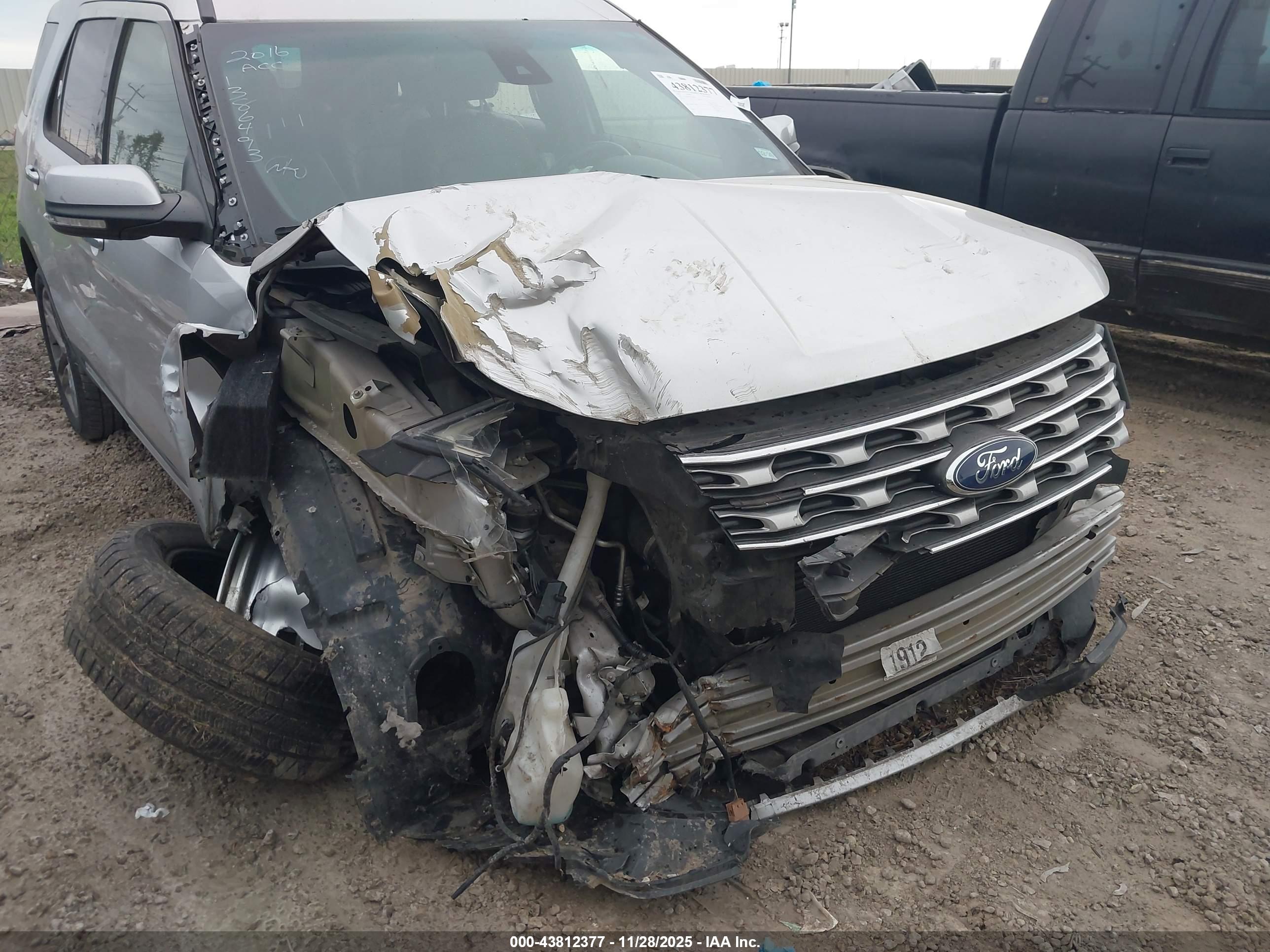 FORD EXPLORER image 6