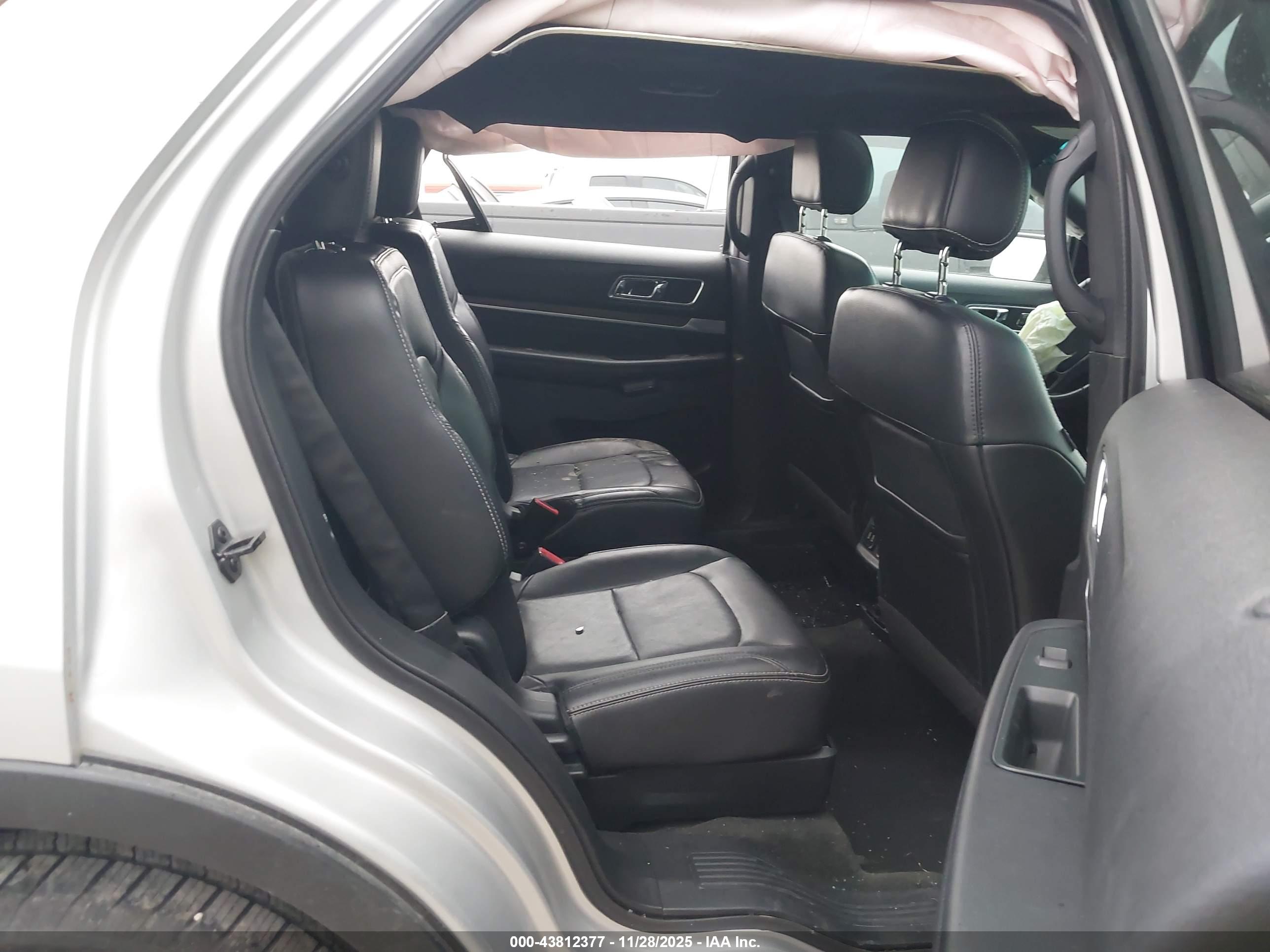 FORD EXPLORER image 8