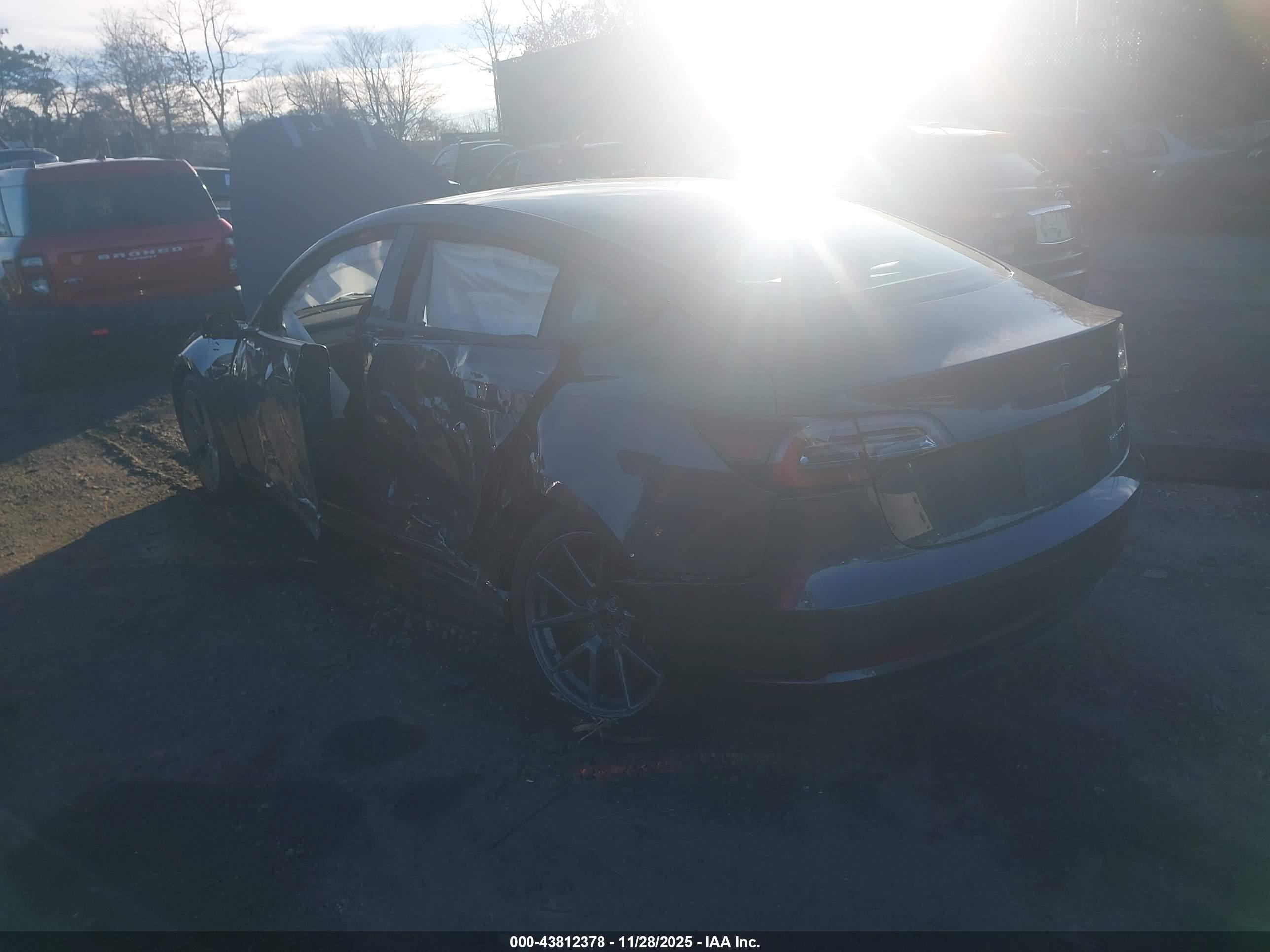 TESLA MODEL image 3
