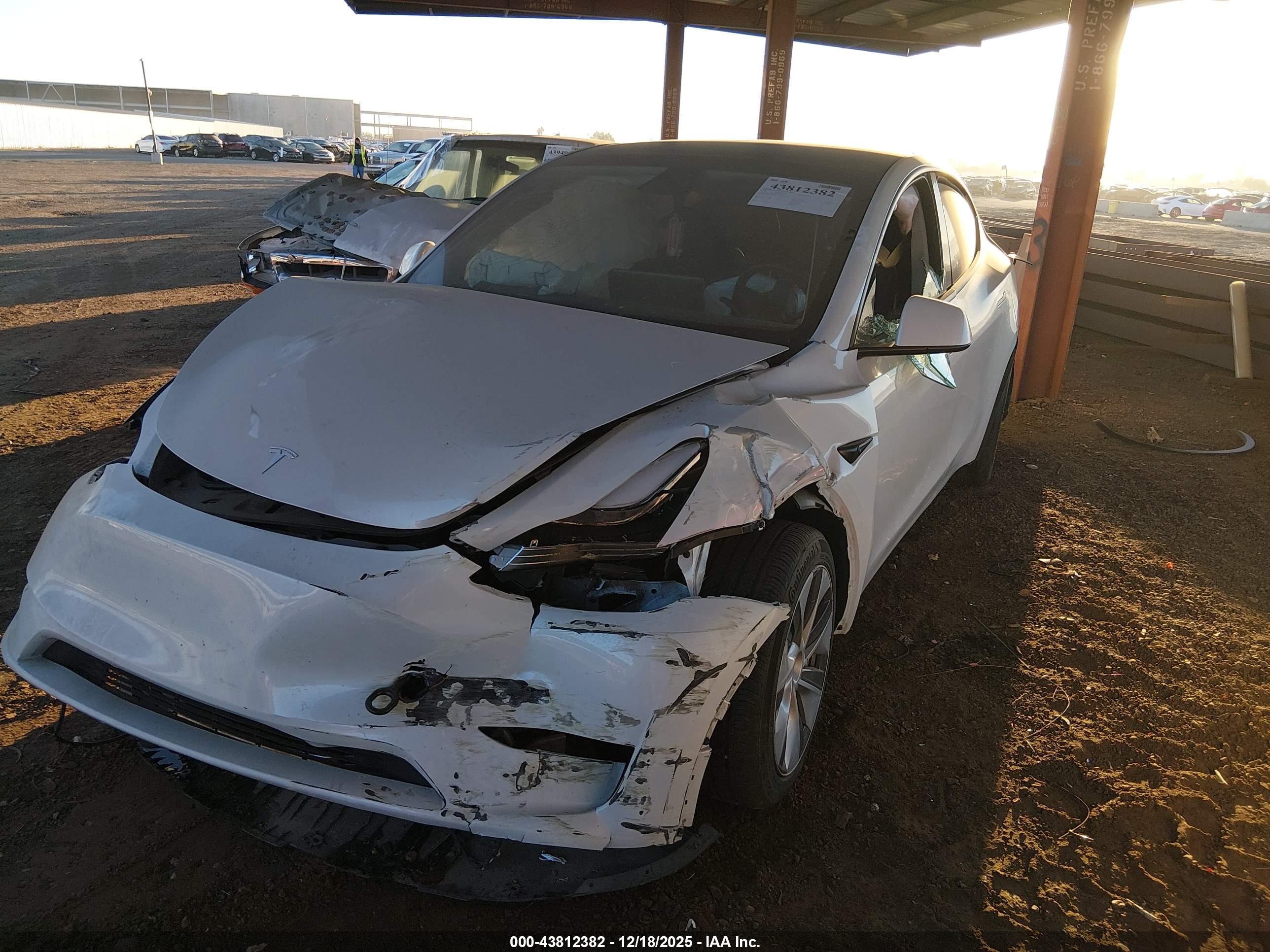 TESLA MODEL image 2