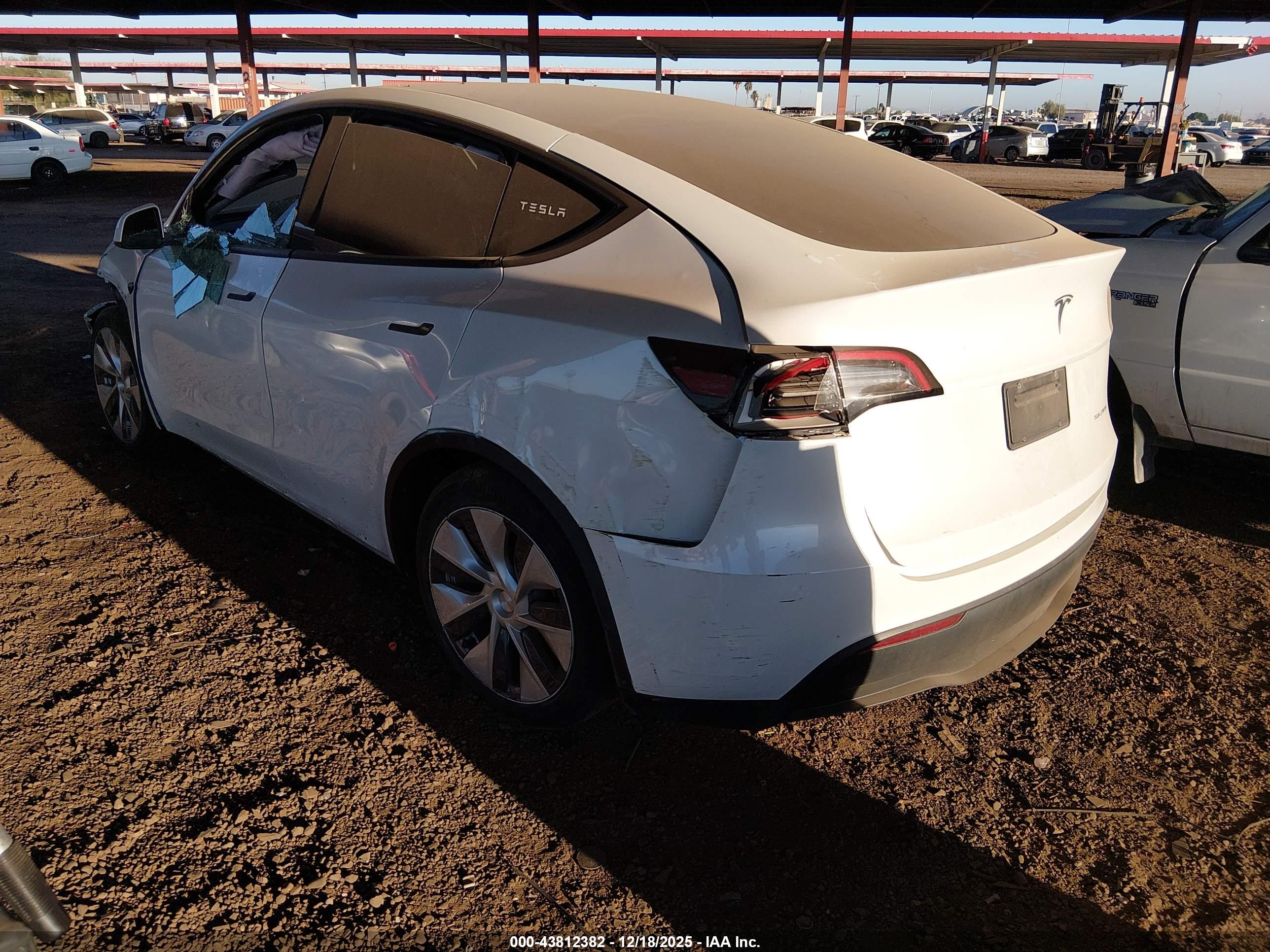 TESLA MODEL image 3