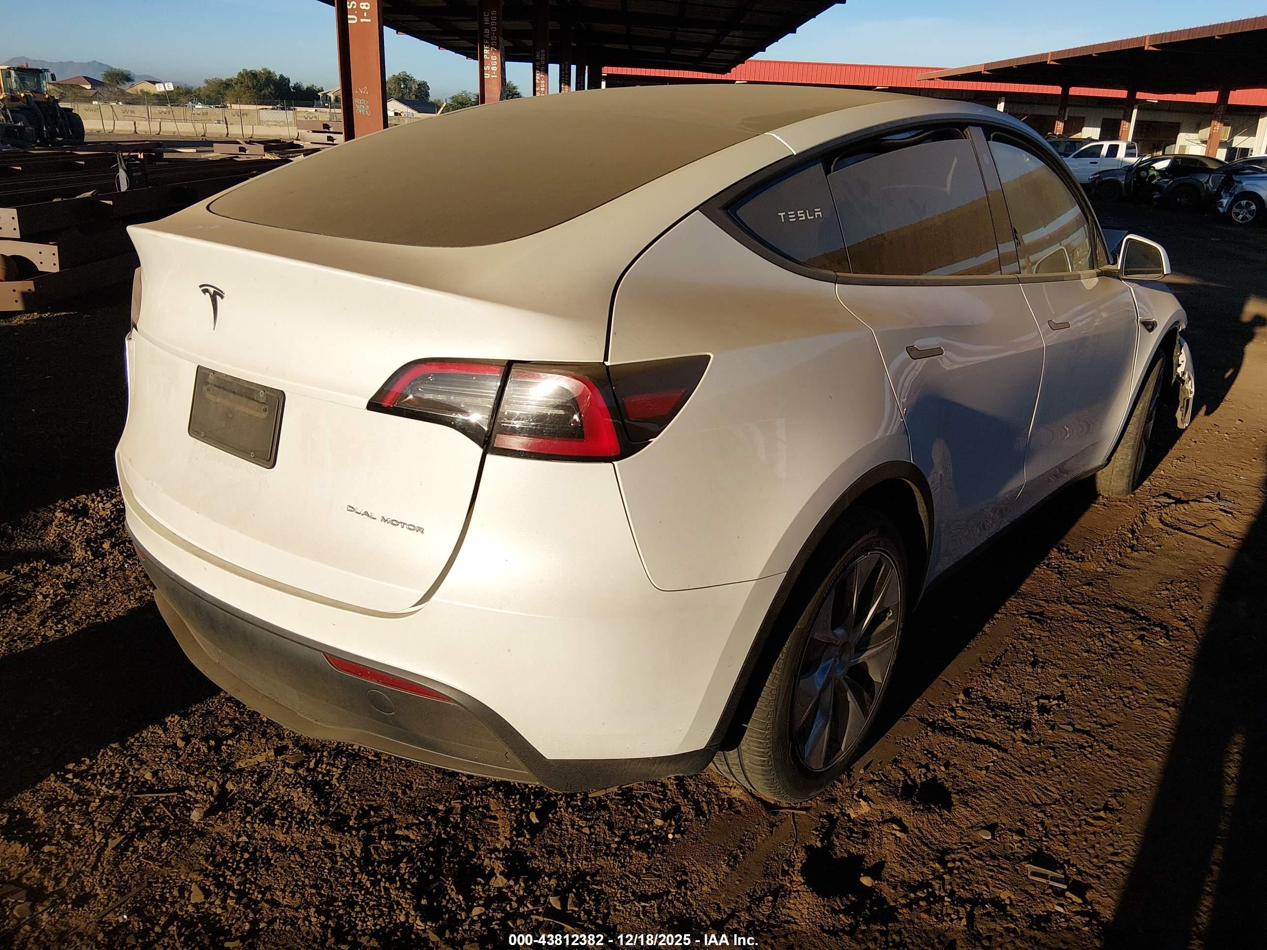TESLA MODEL image 4