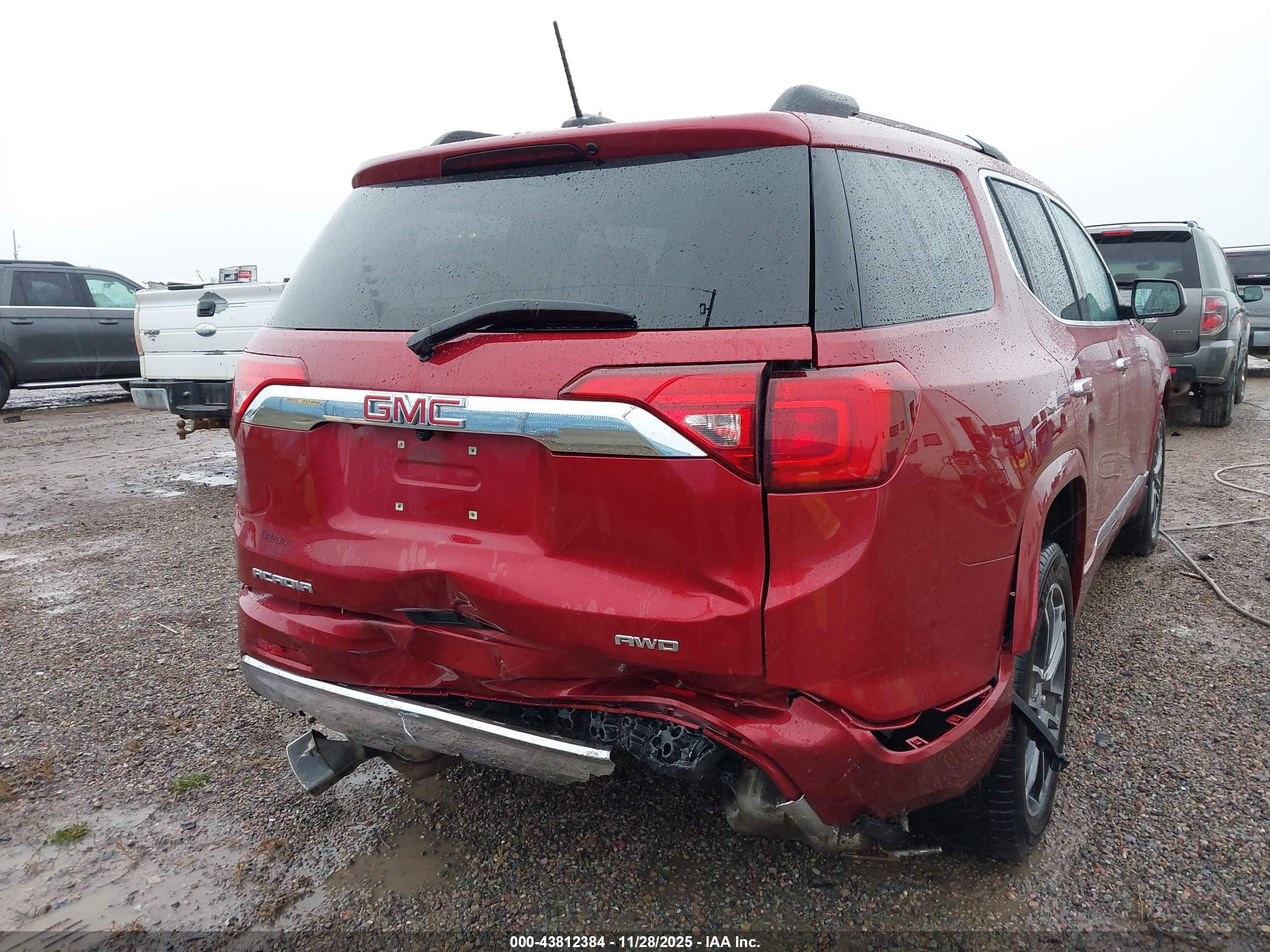 GMC ACADIA image 6