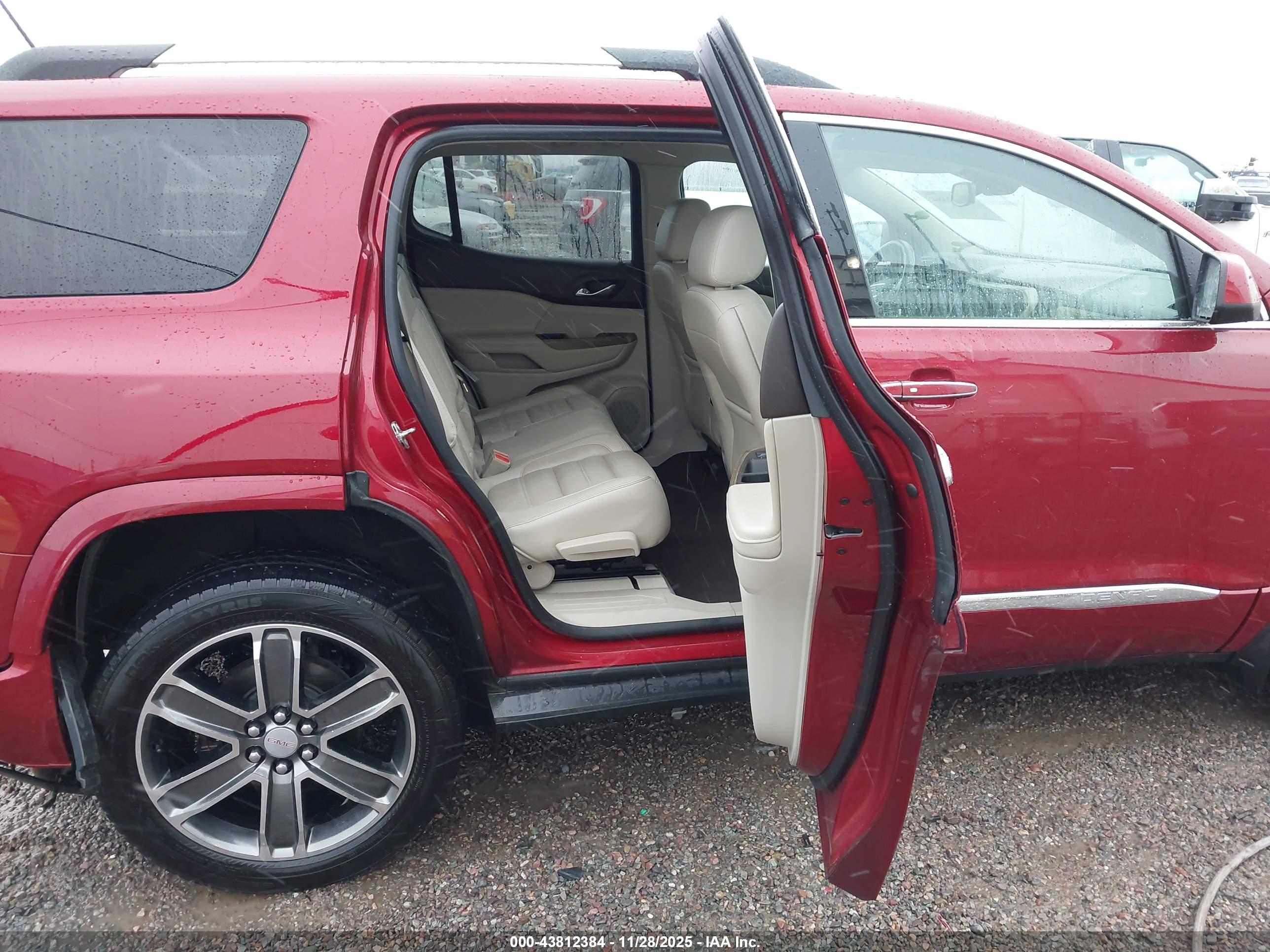 GMC ACADIA image 8