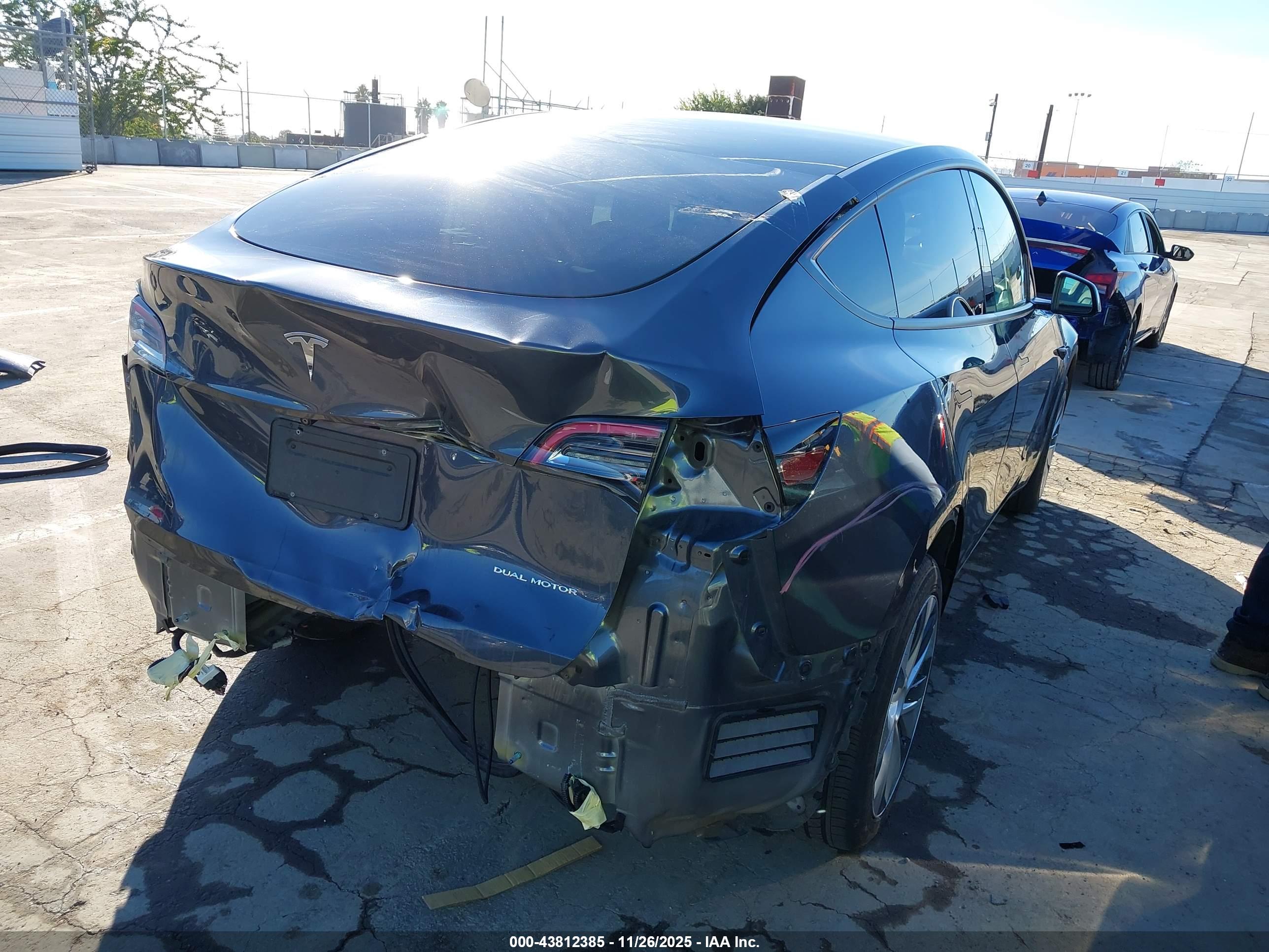 TESLA MODEL image 4