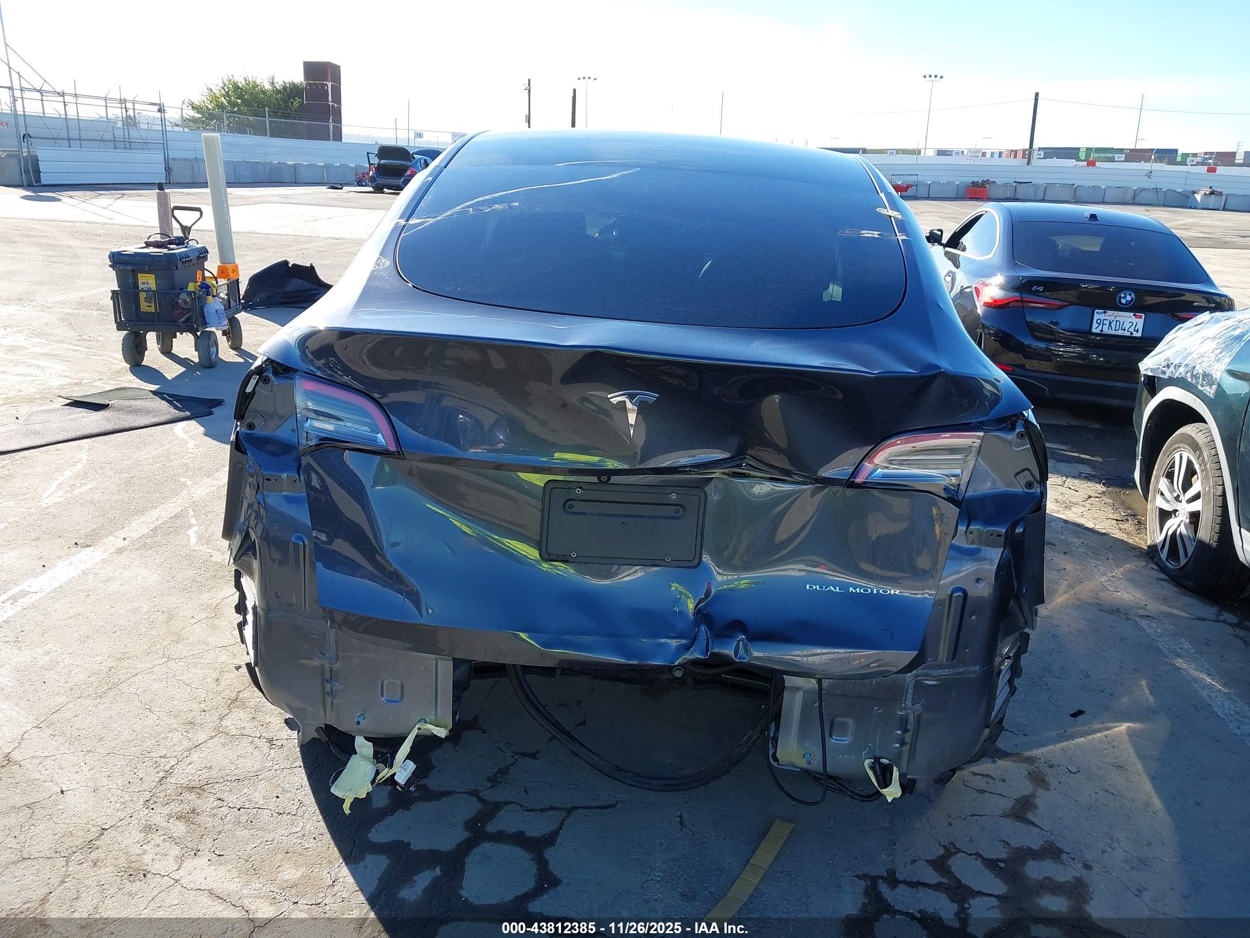 TESLA MODEL image 6