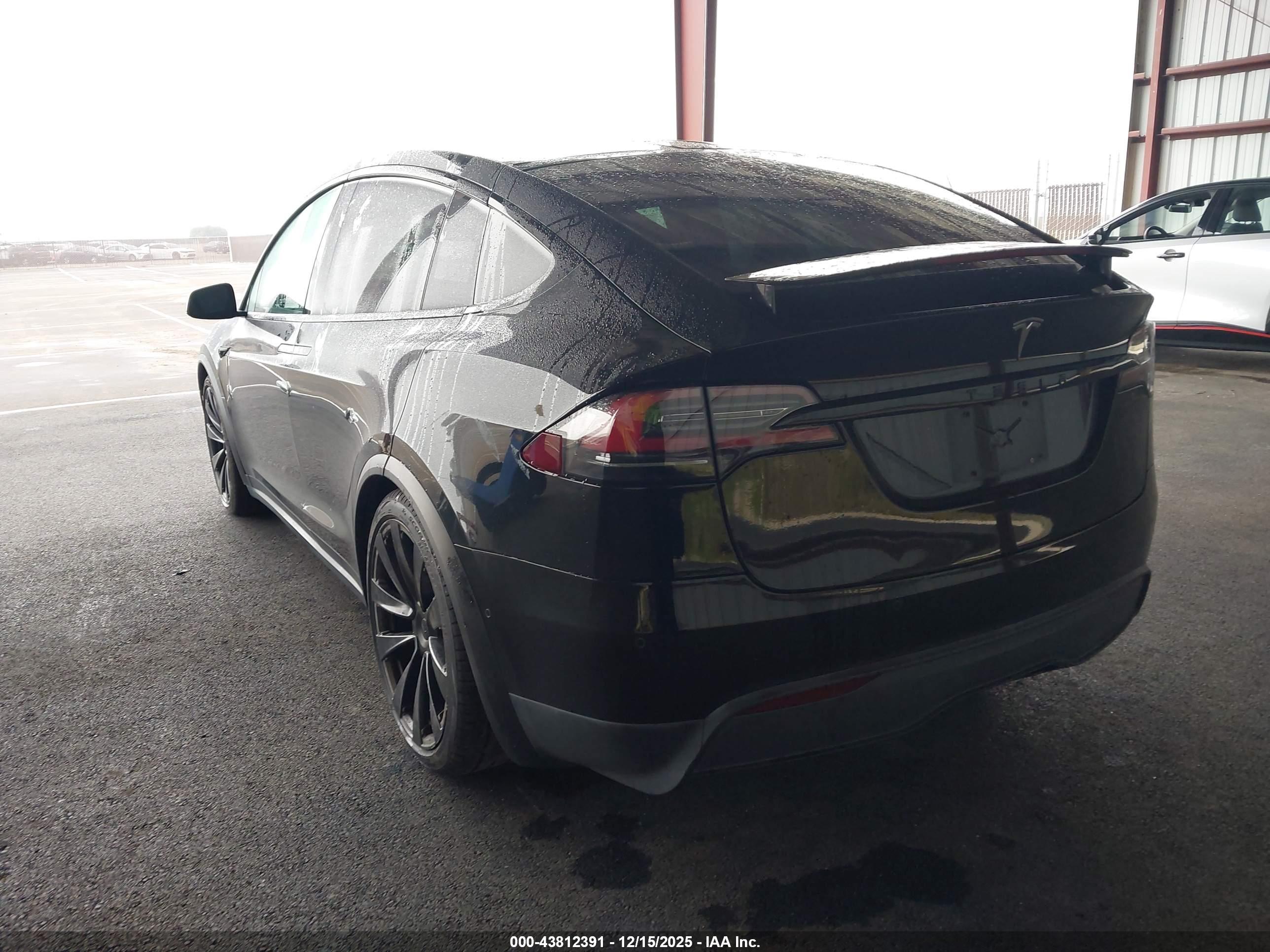 TESLA MODEL image 3