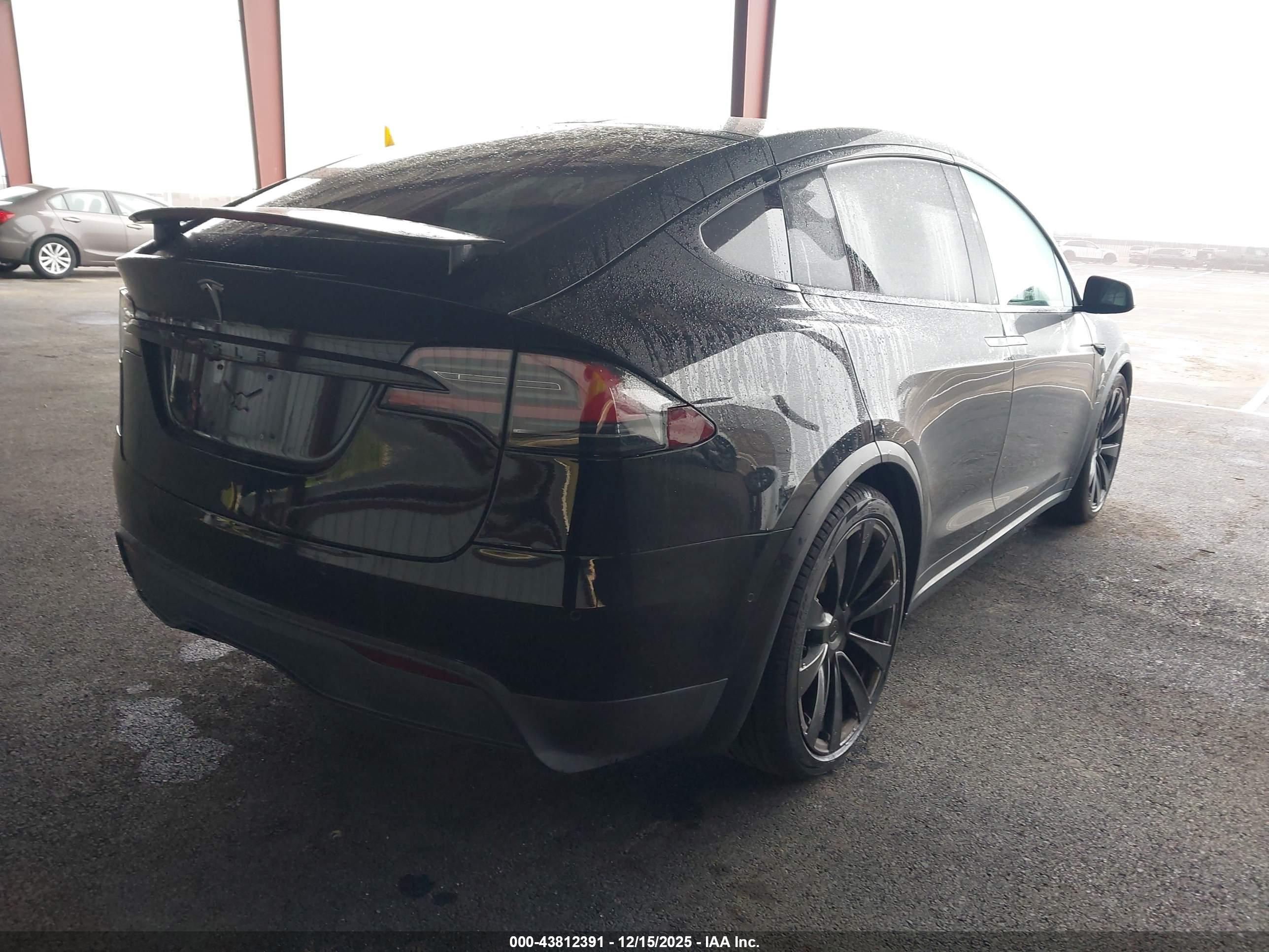 TESLA MODEL image 4