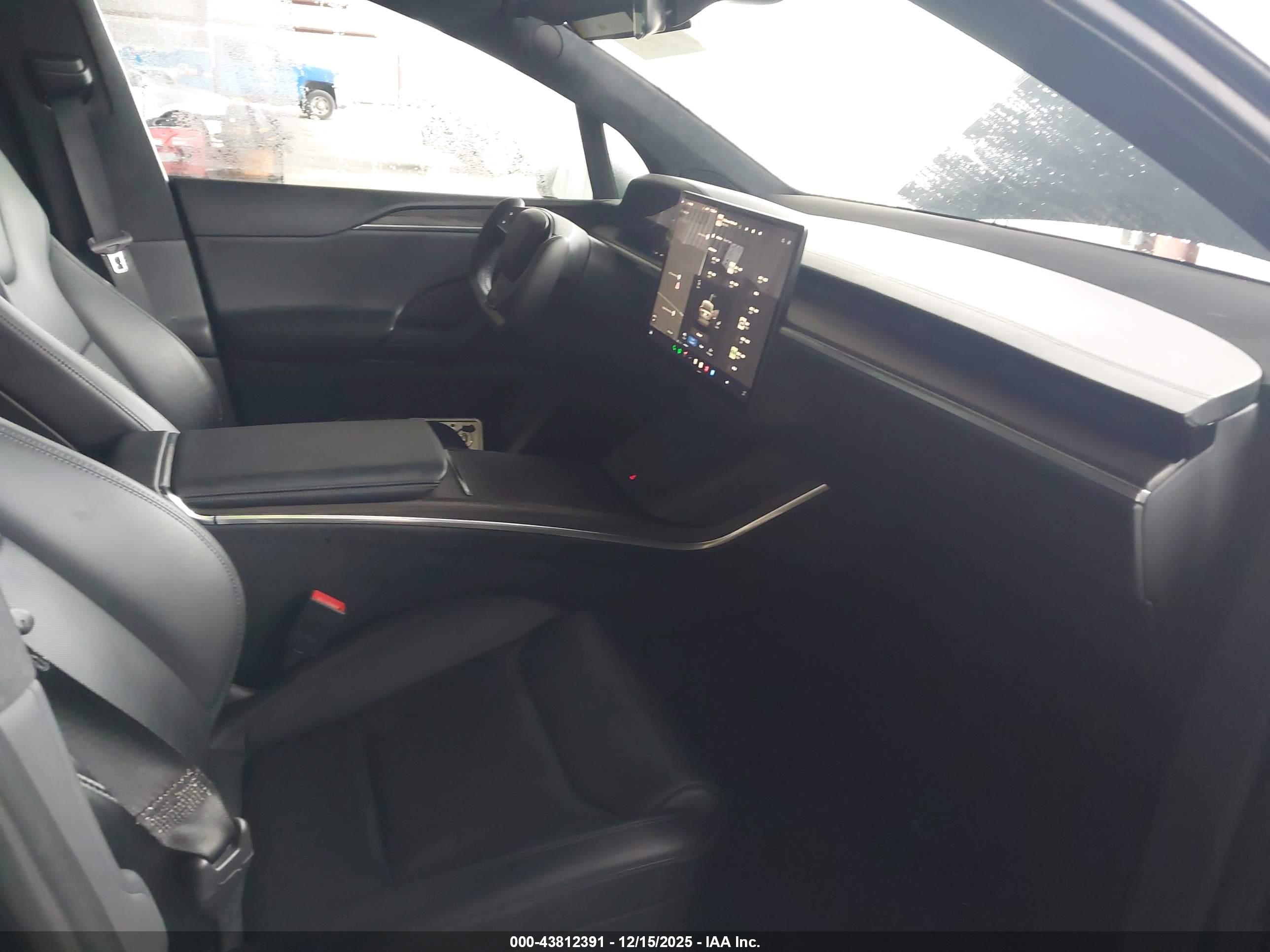TESLA MODEL image 5