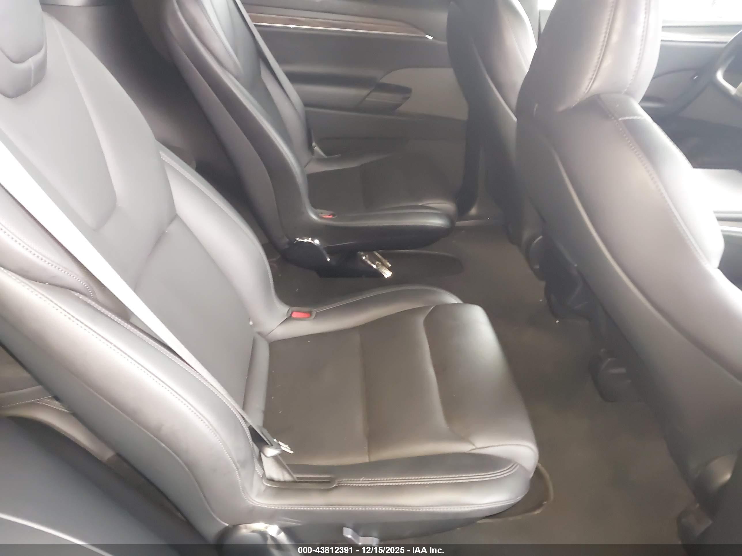 TESLA MODEL image 8