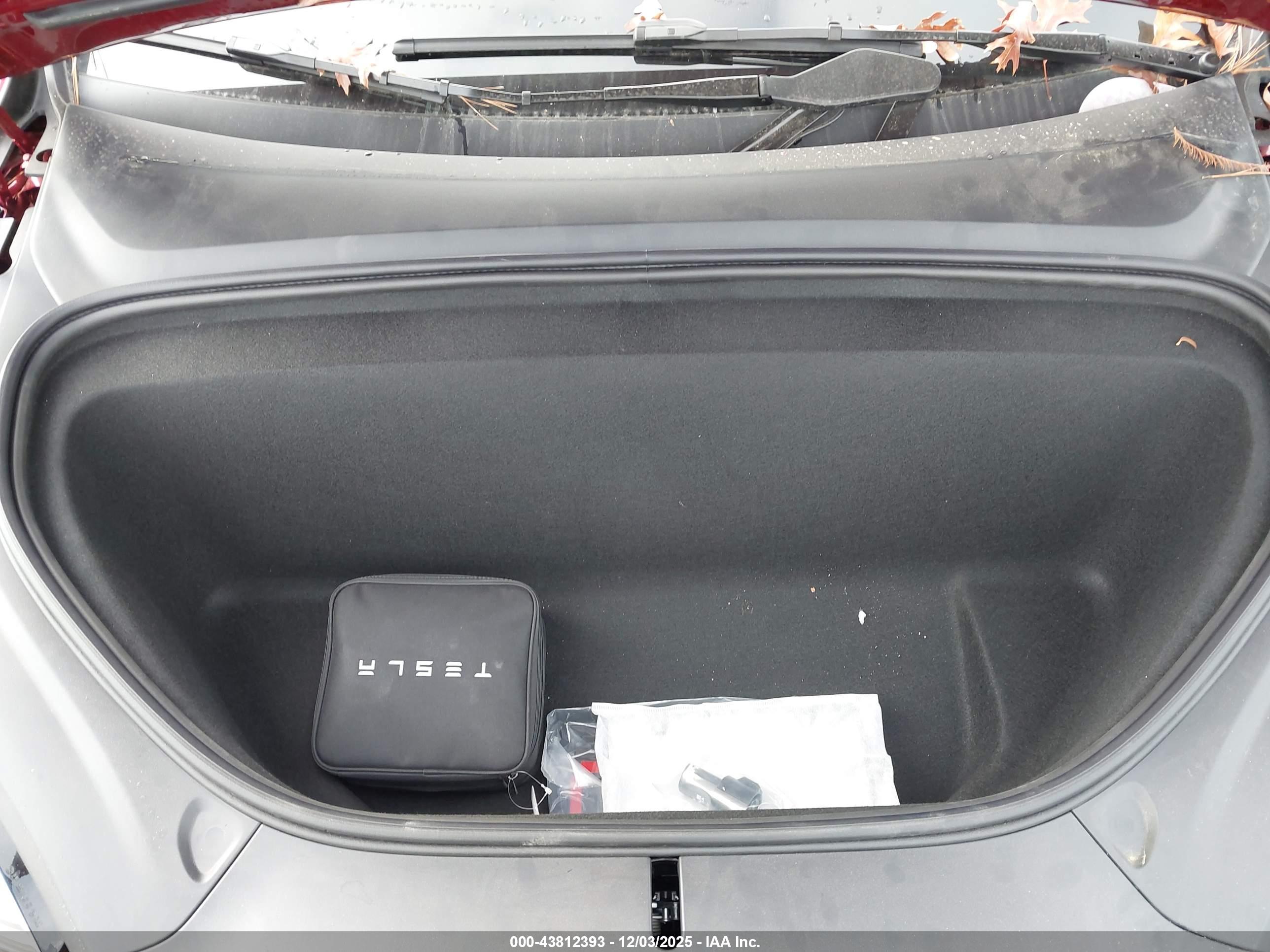 TESLA MODEL image 10