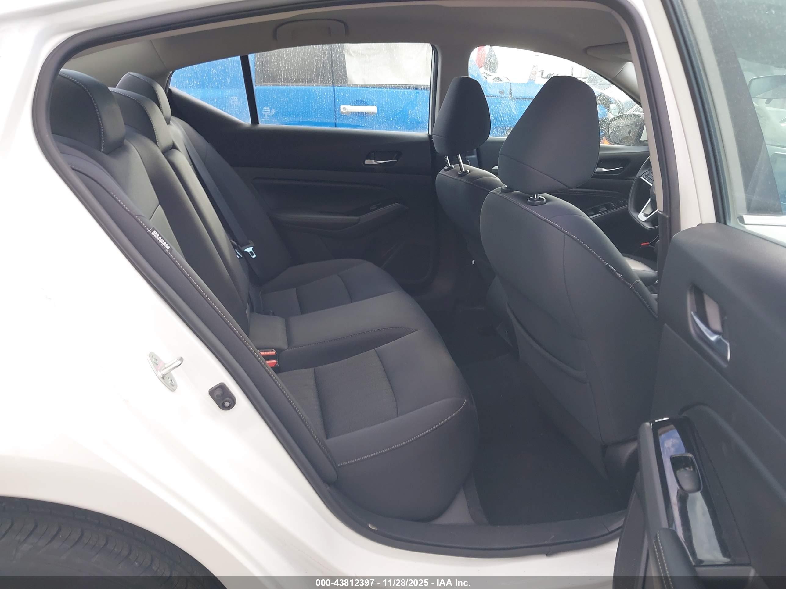 NISSAN ALTIMA image 8
