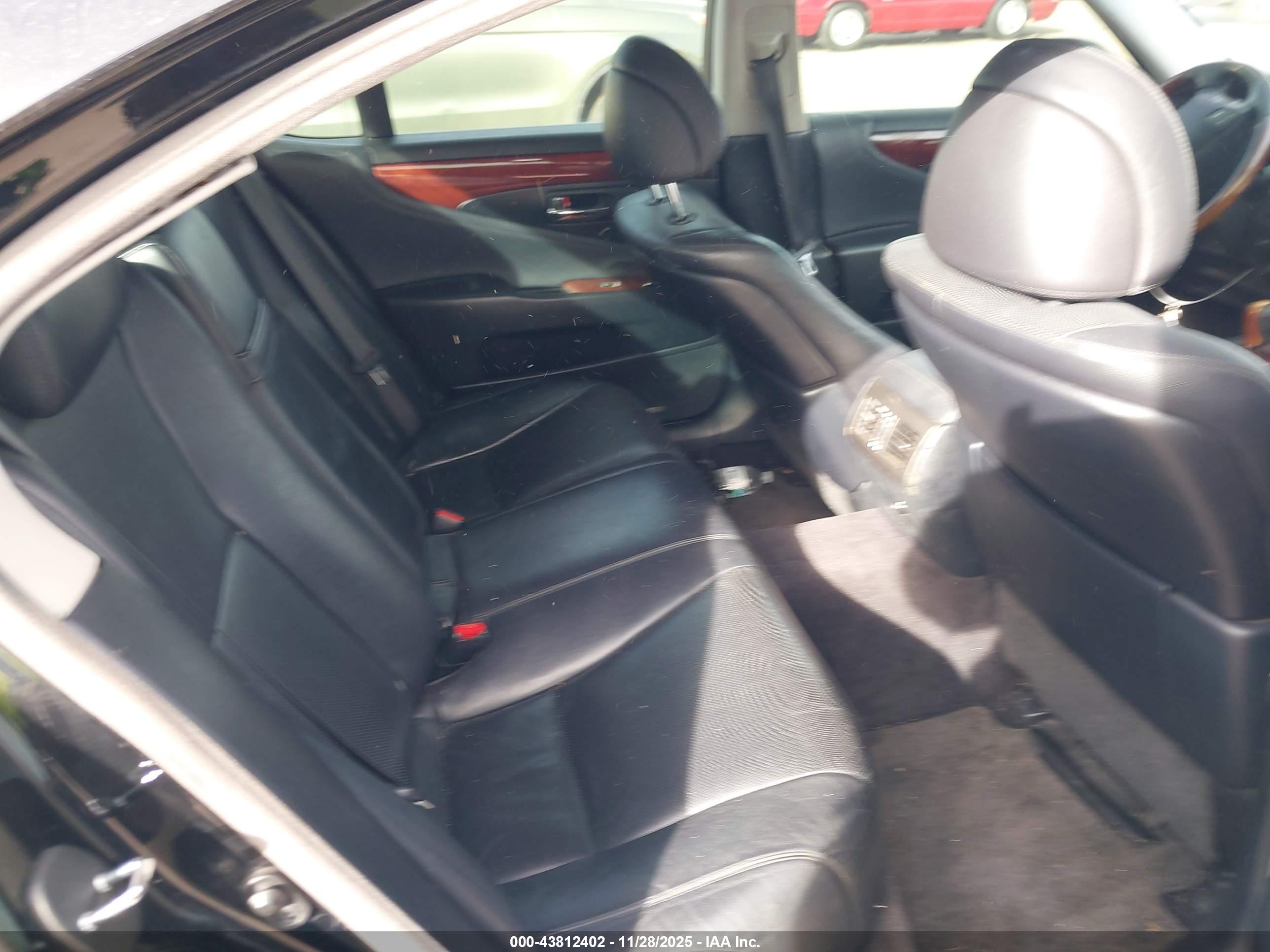 LEXUS LS image 8