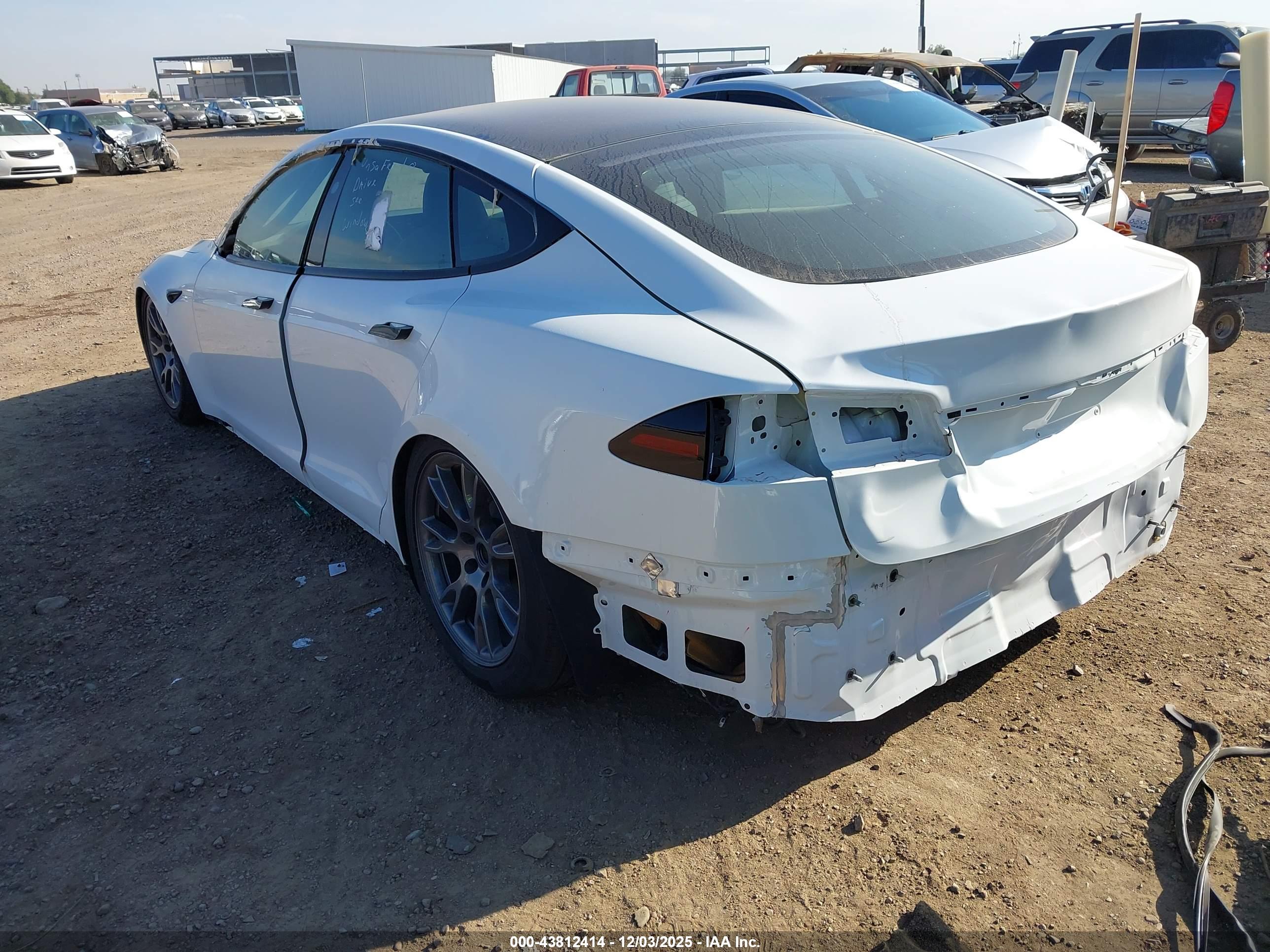 TESLA MODEL image 3
