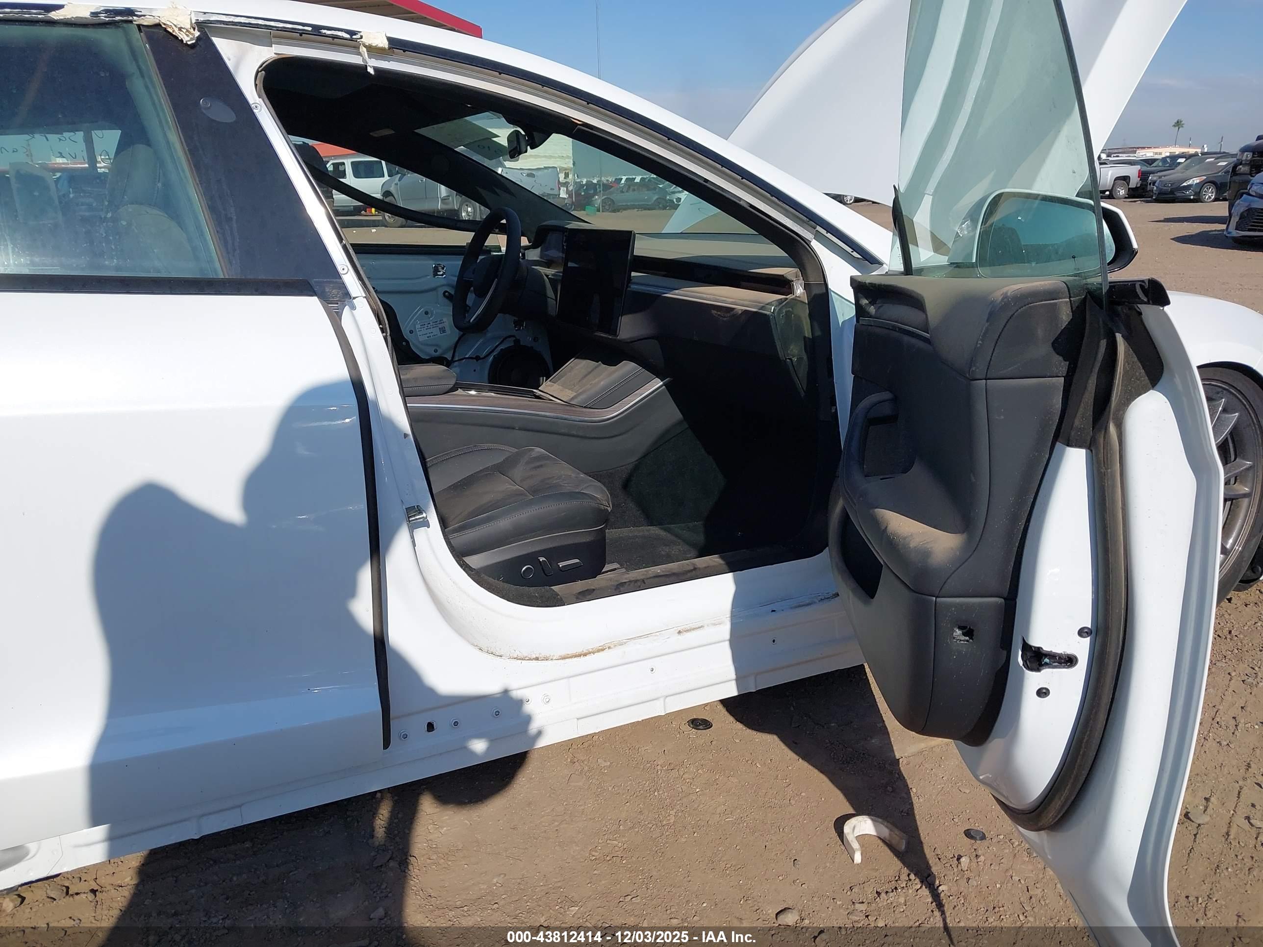 TESLA MODEL image 5