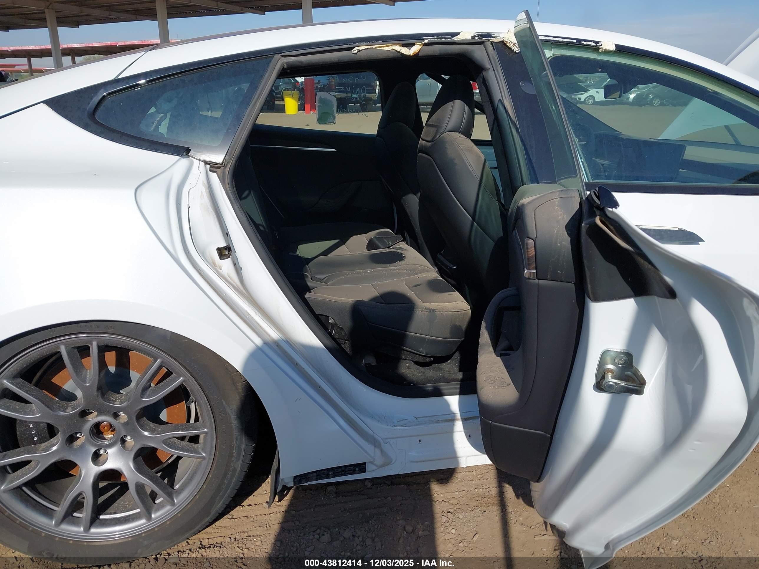 TESLA MODEL image 8