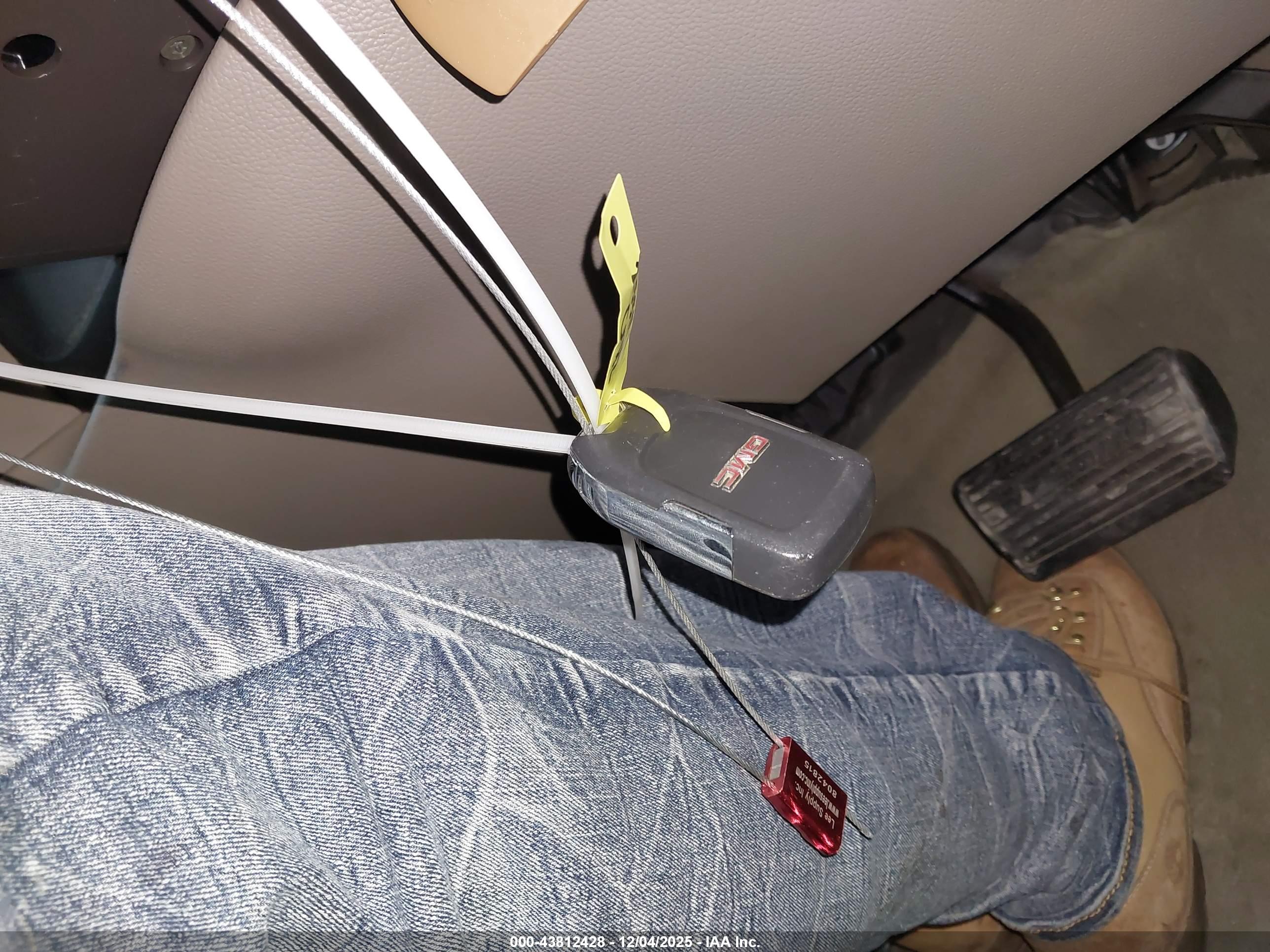GMC YUKON image 11