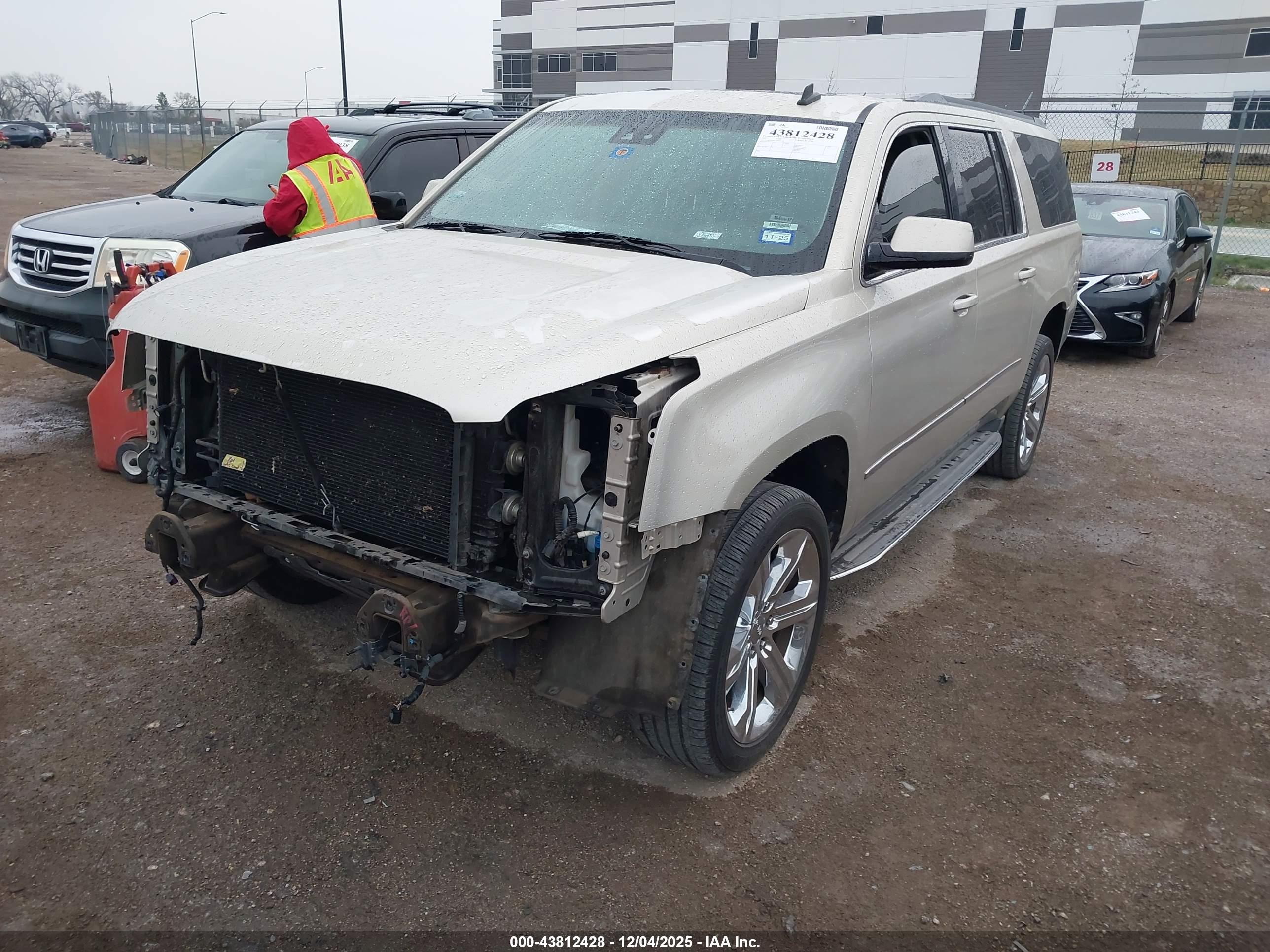 GMC YUKON image 2