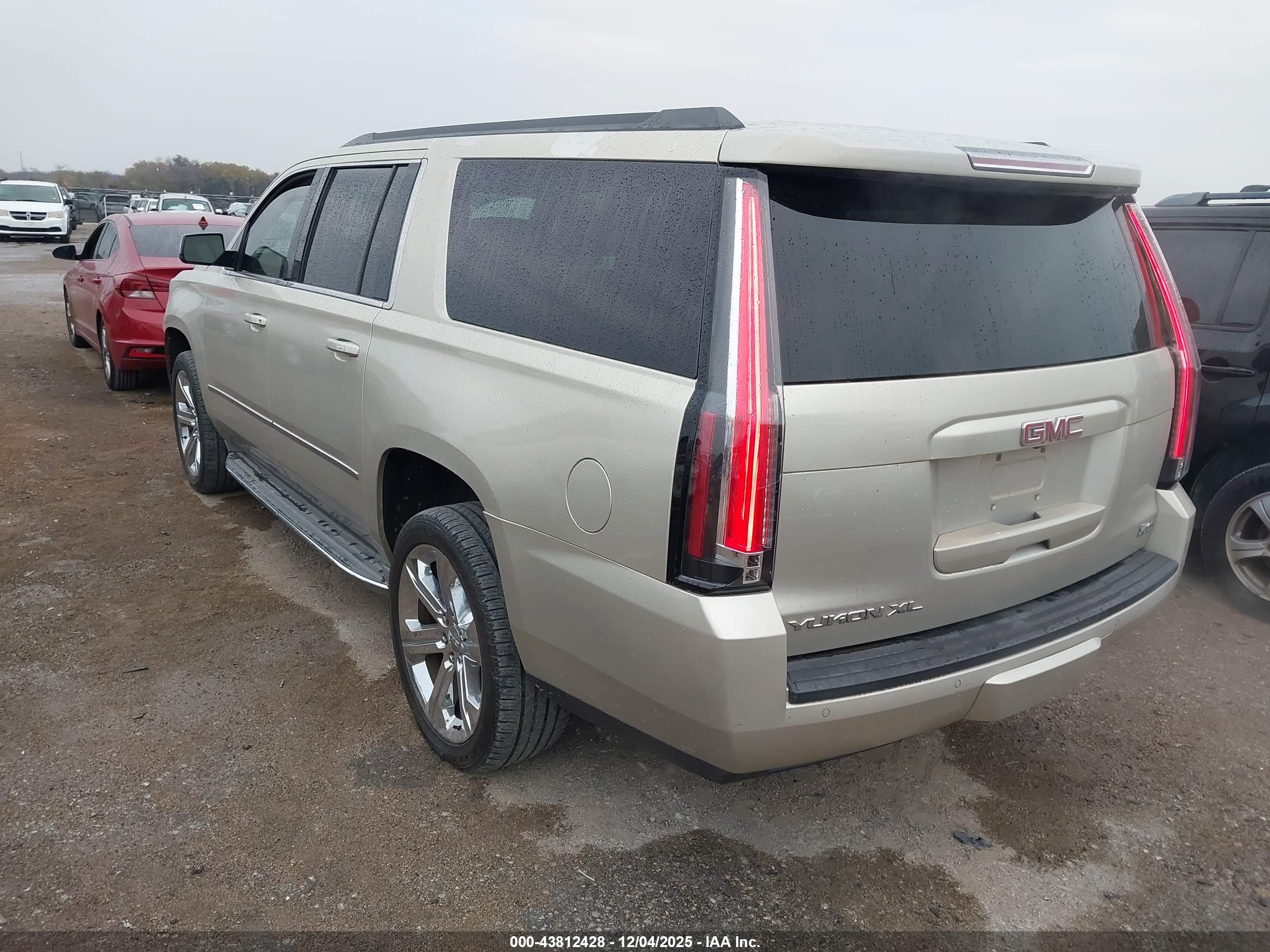 GMC YUKON image 3