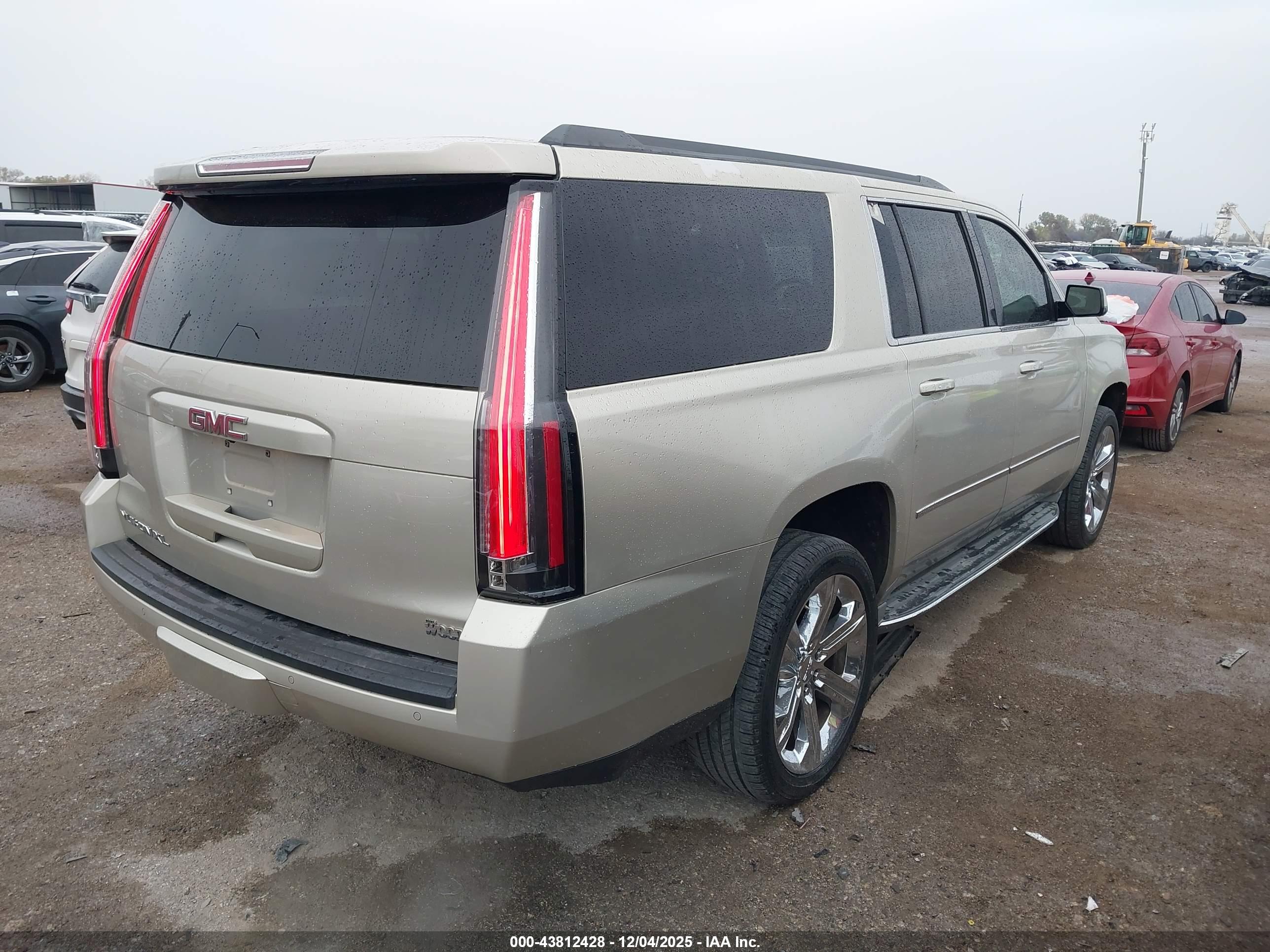 GMC YUKON image 4