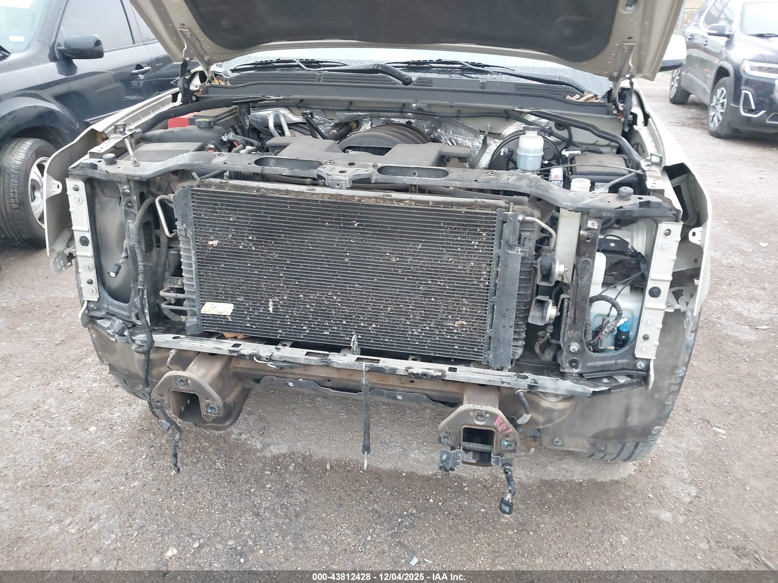 GMC YUKON image 6
