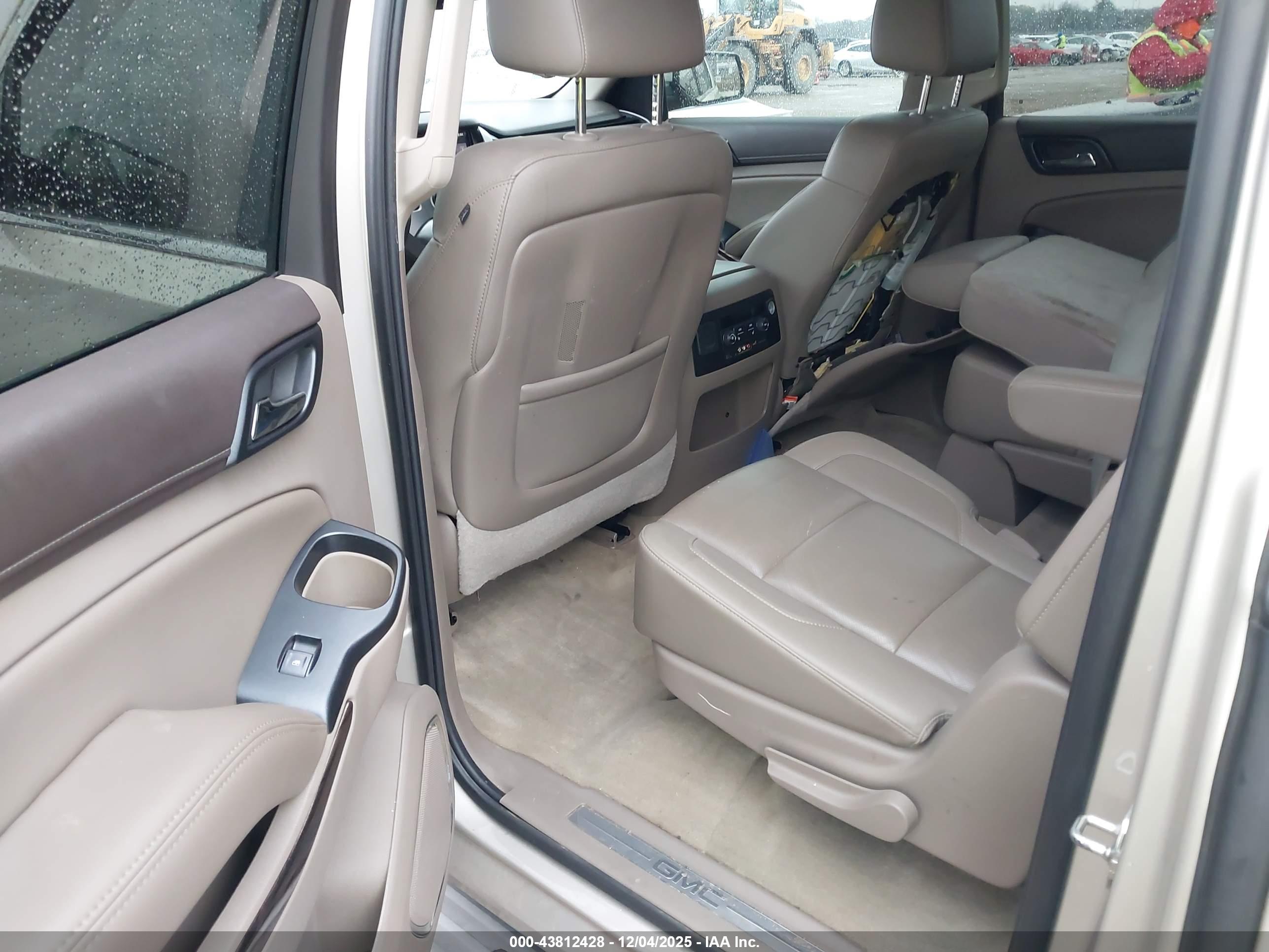 GMC YUKON image 8