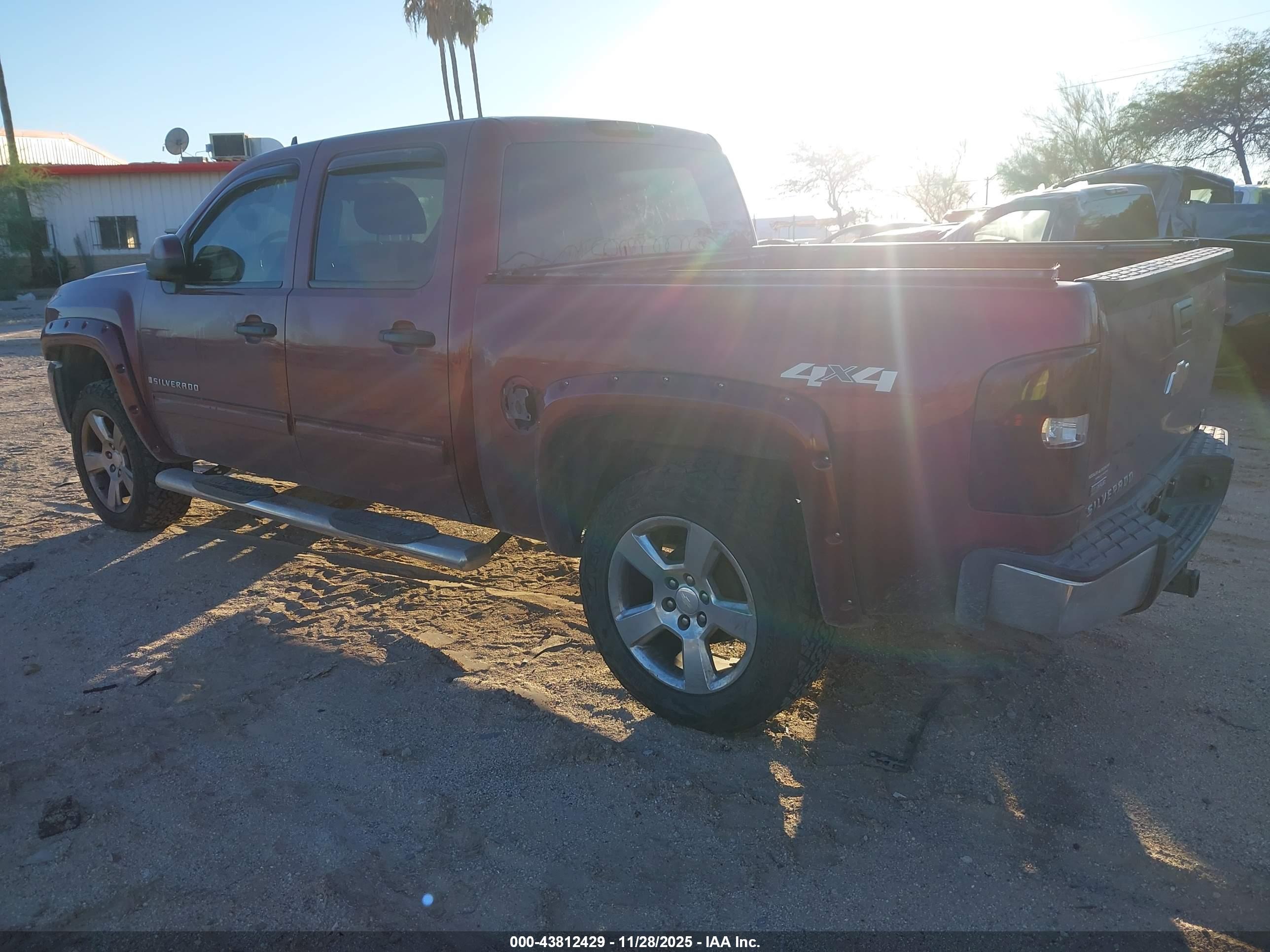 CHEVROLET SILVERADO image 3