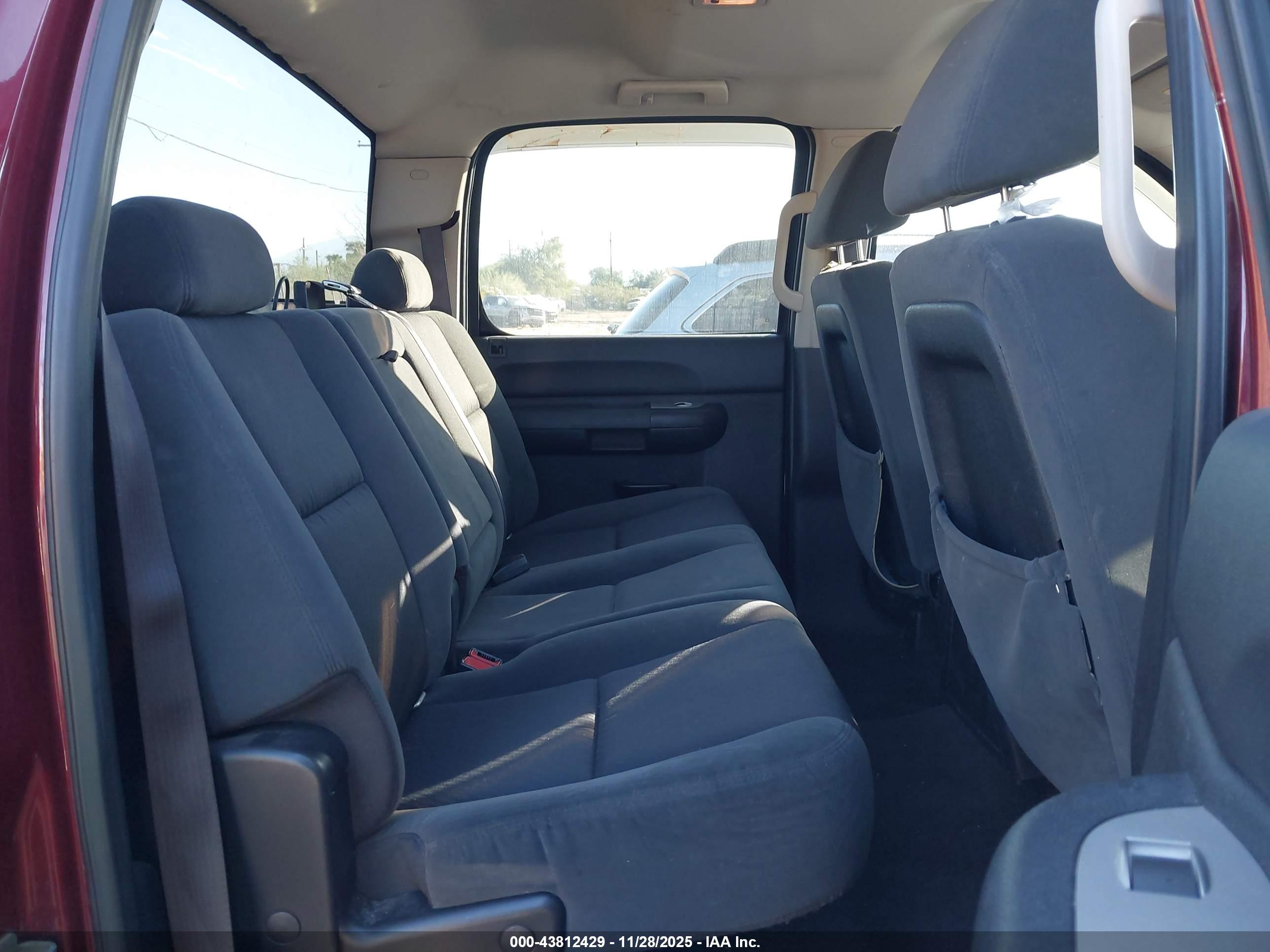 CHEVROLET SILVERADO image 8