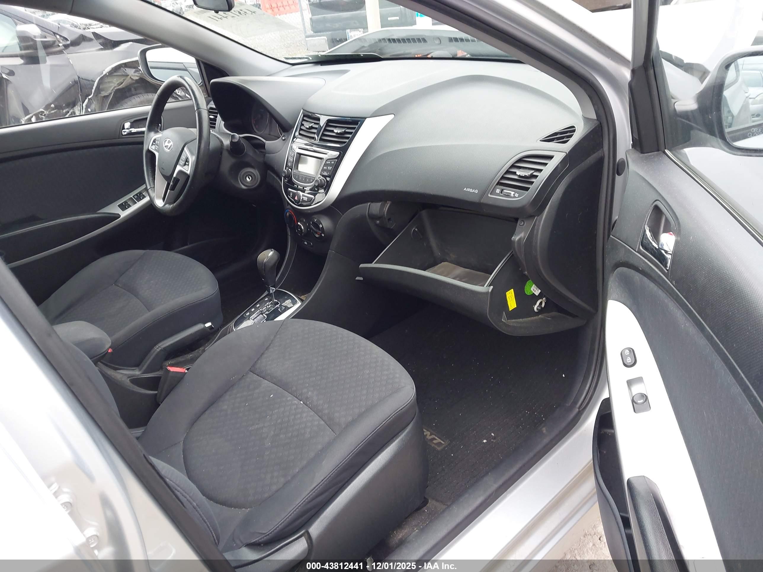 HYUNDAI ACCENT image 5