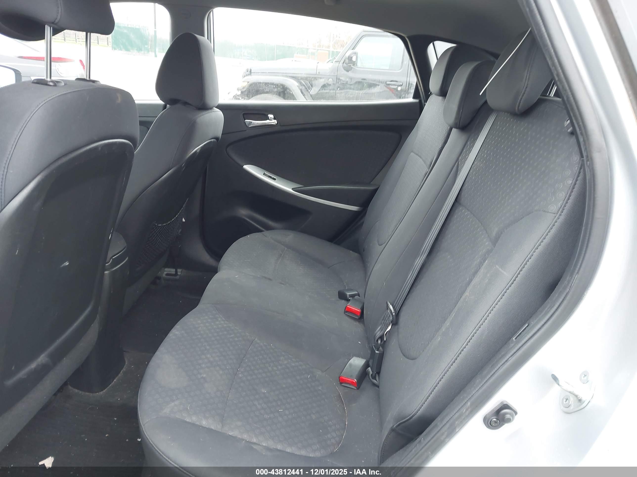 HYUNDAI ACCENT image 8
