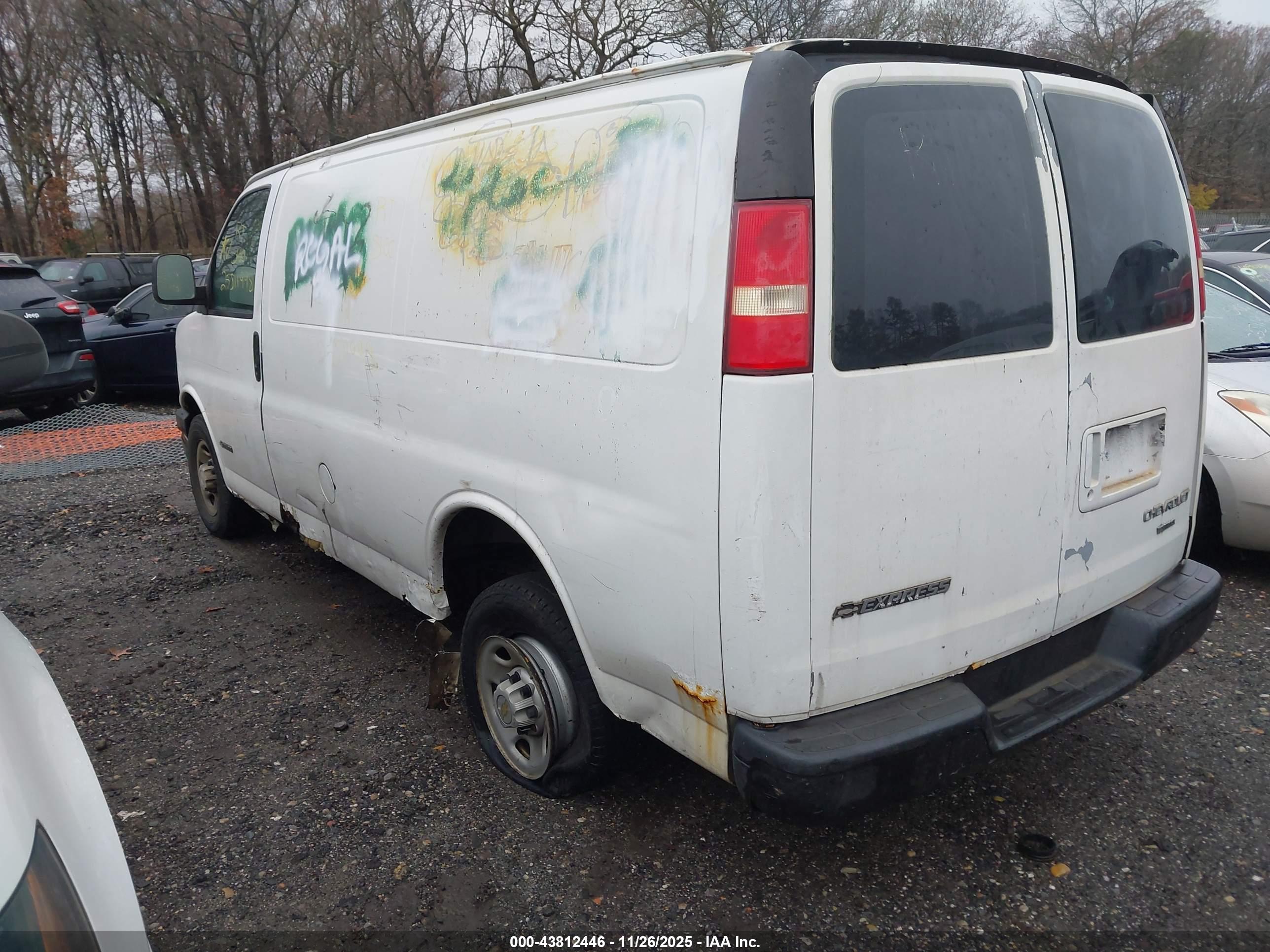 CHEVROLET EXPRESS image 3