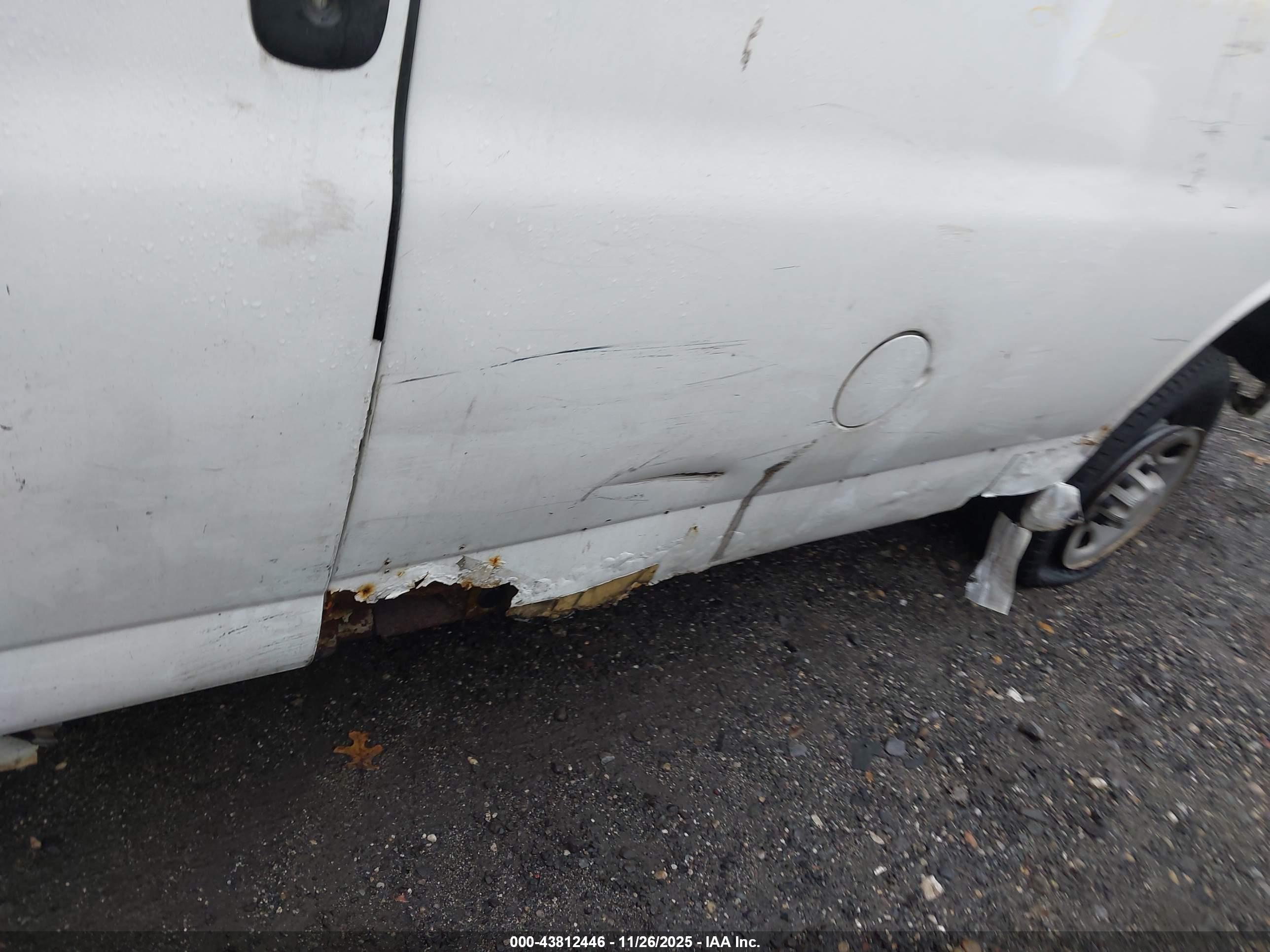 CHEVROLET EXPRESS image 6