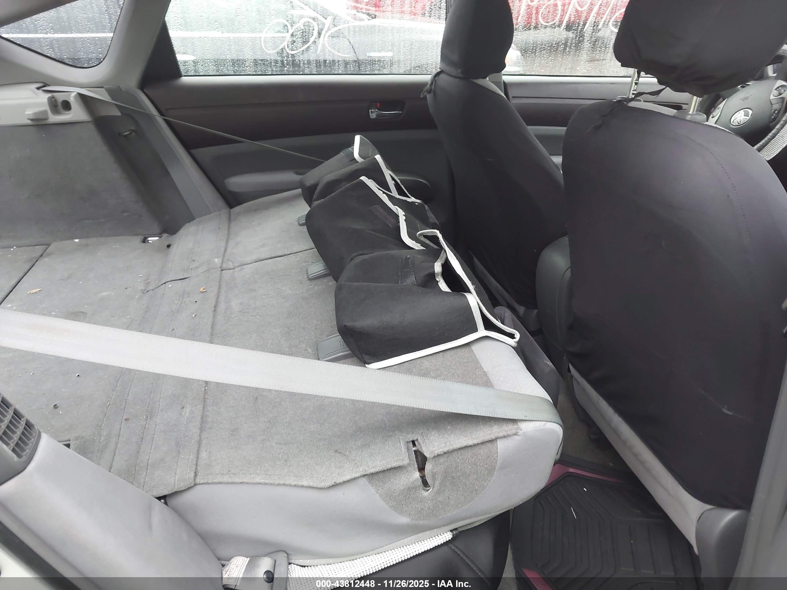 TOYOTA PRIUS image 8