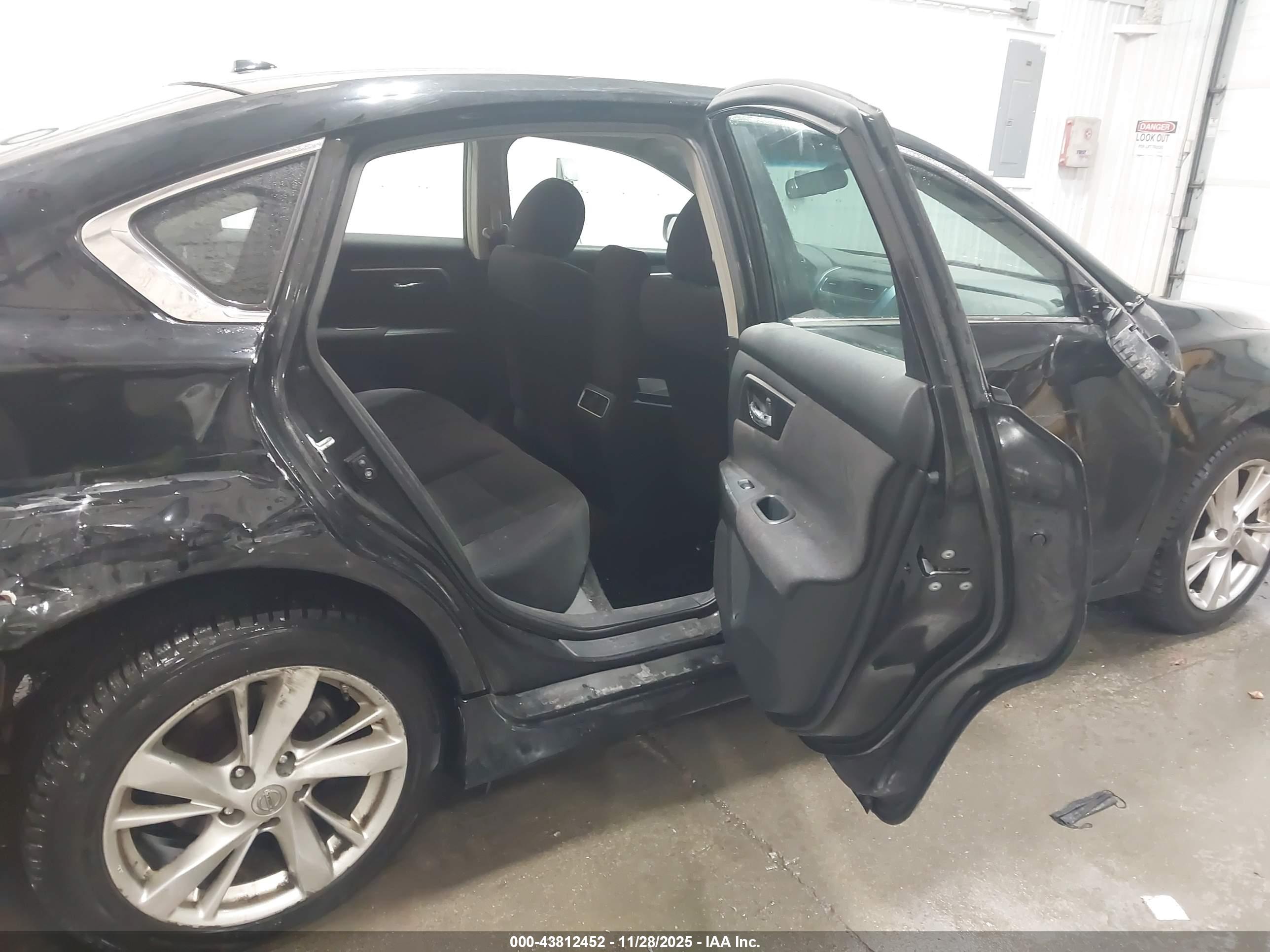 NISSAN ALTIMA image 8