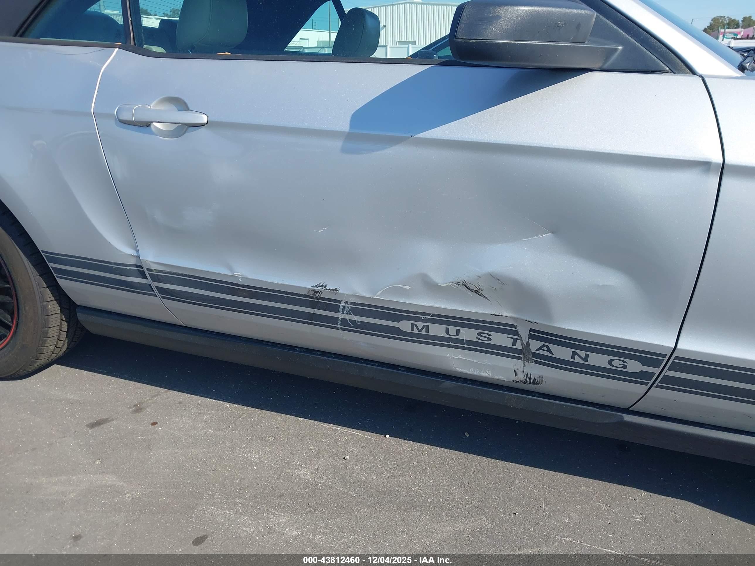 FORD MUSTANG image 6