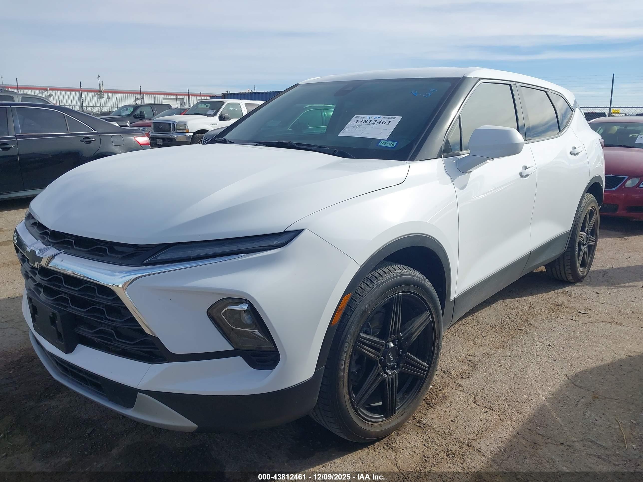 CHEVROLET BLAZER image 2